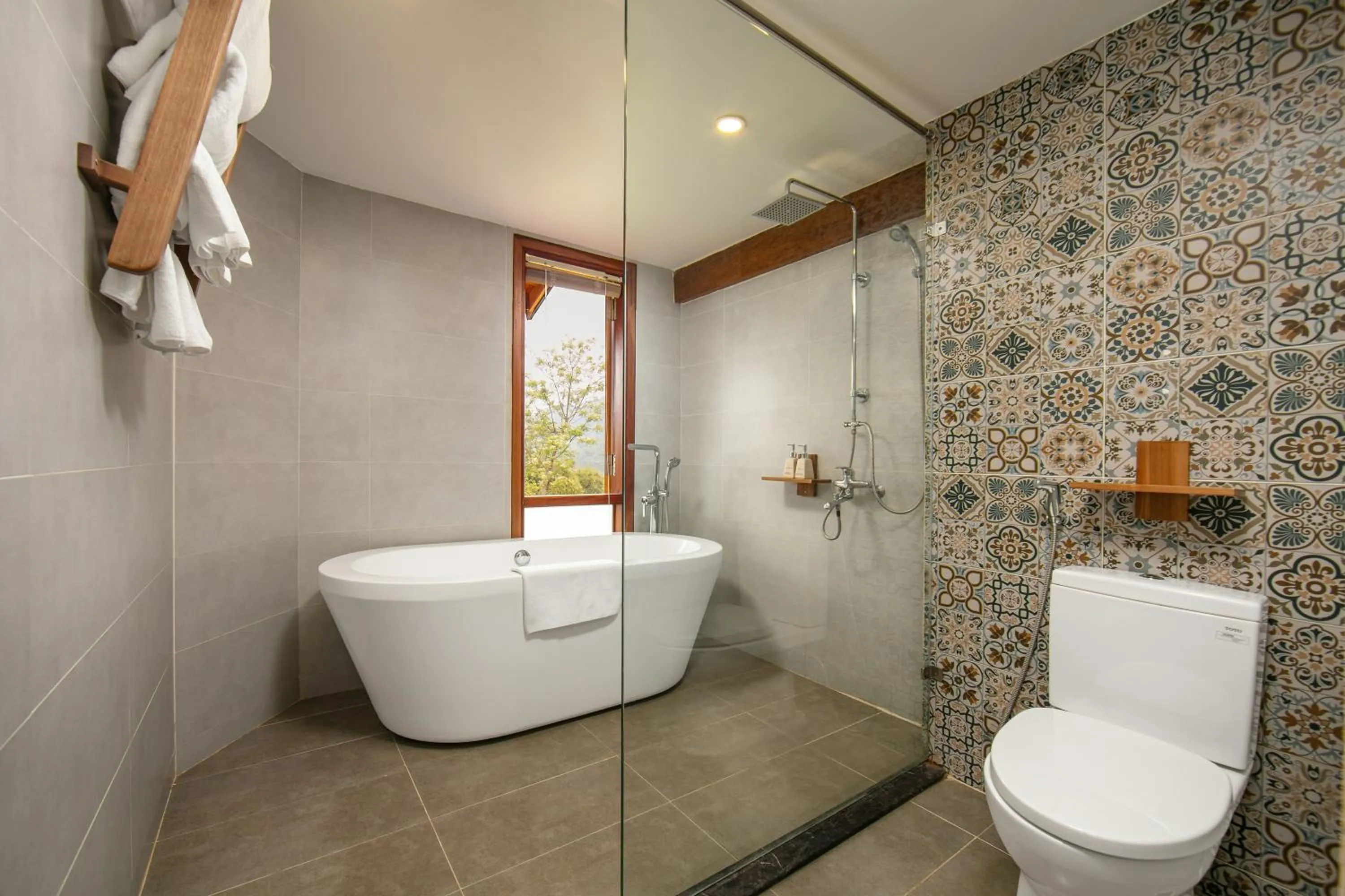 Bath in Mai Chau Hideaway Lake Resort