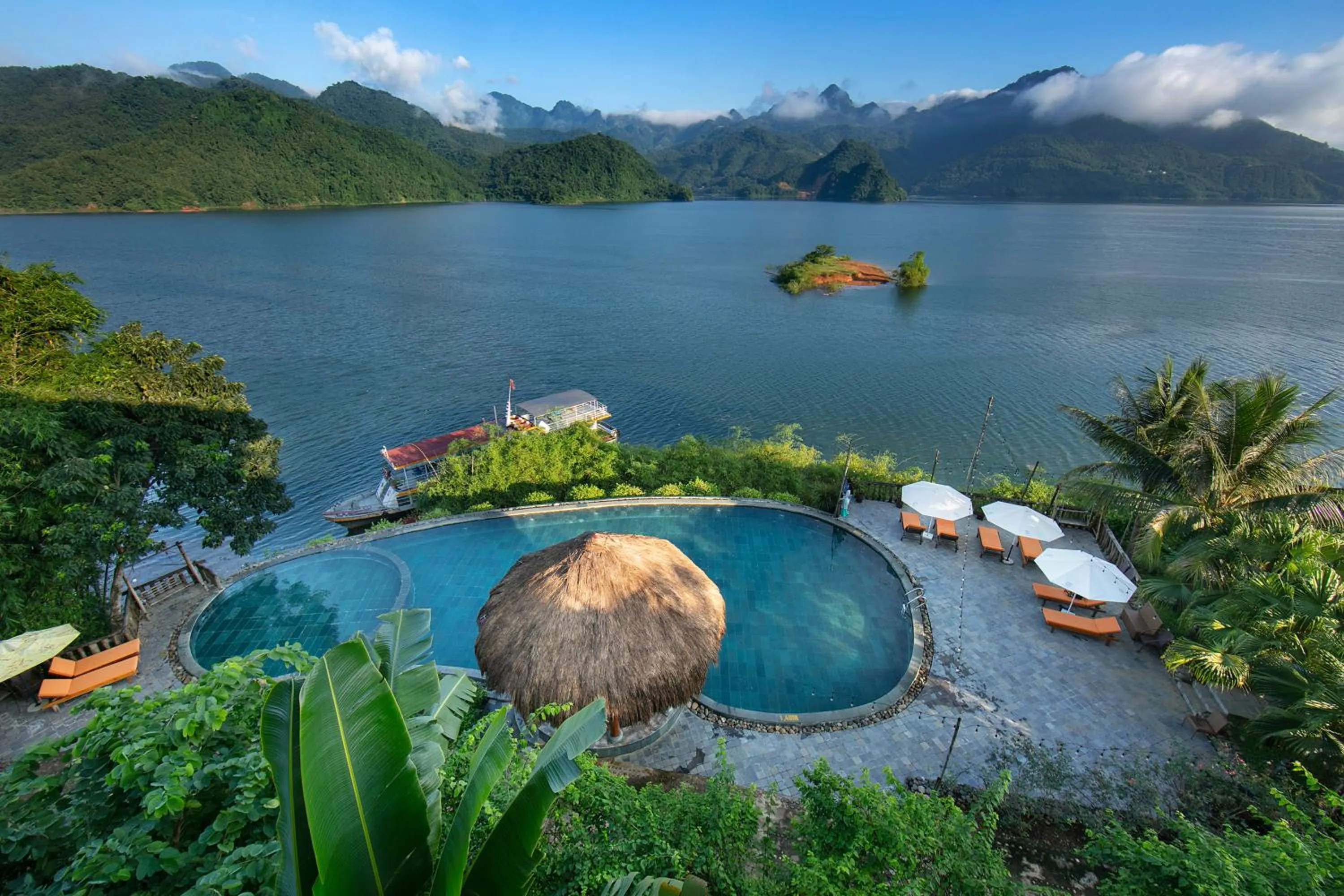 Lake view in Mai Chau Hideaway Lake Resort