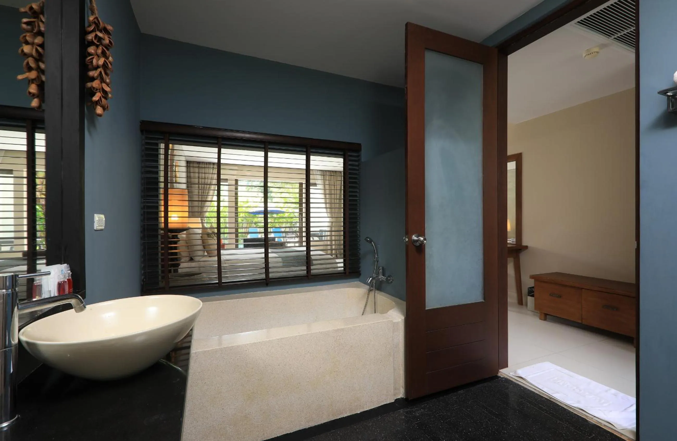 Bathroom, Bed in Tea Tree Boutique Resort