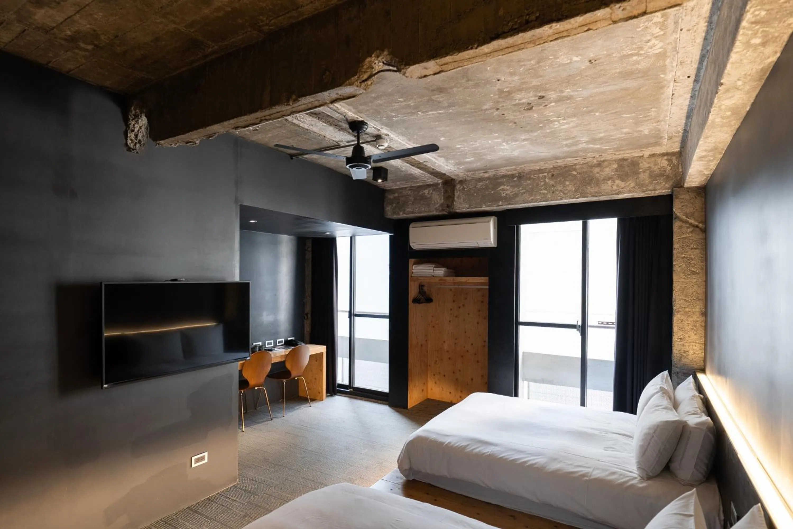 Photo of the whole room, Bed in SOF Hotel