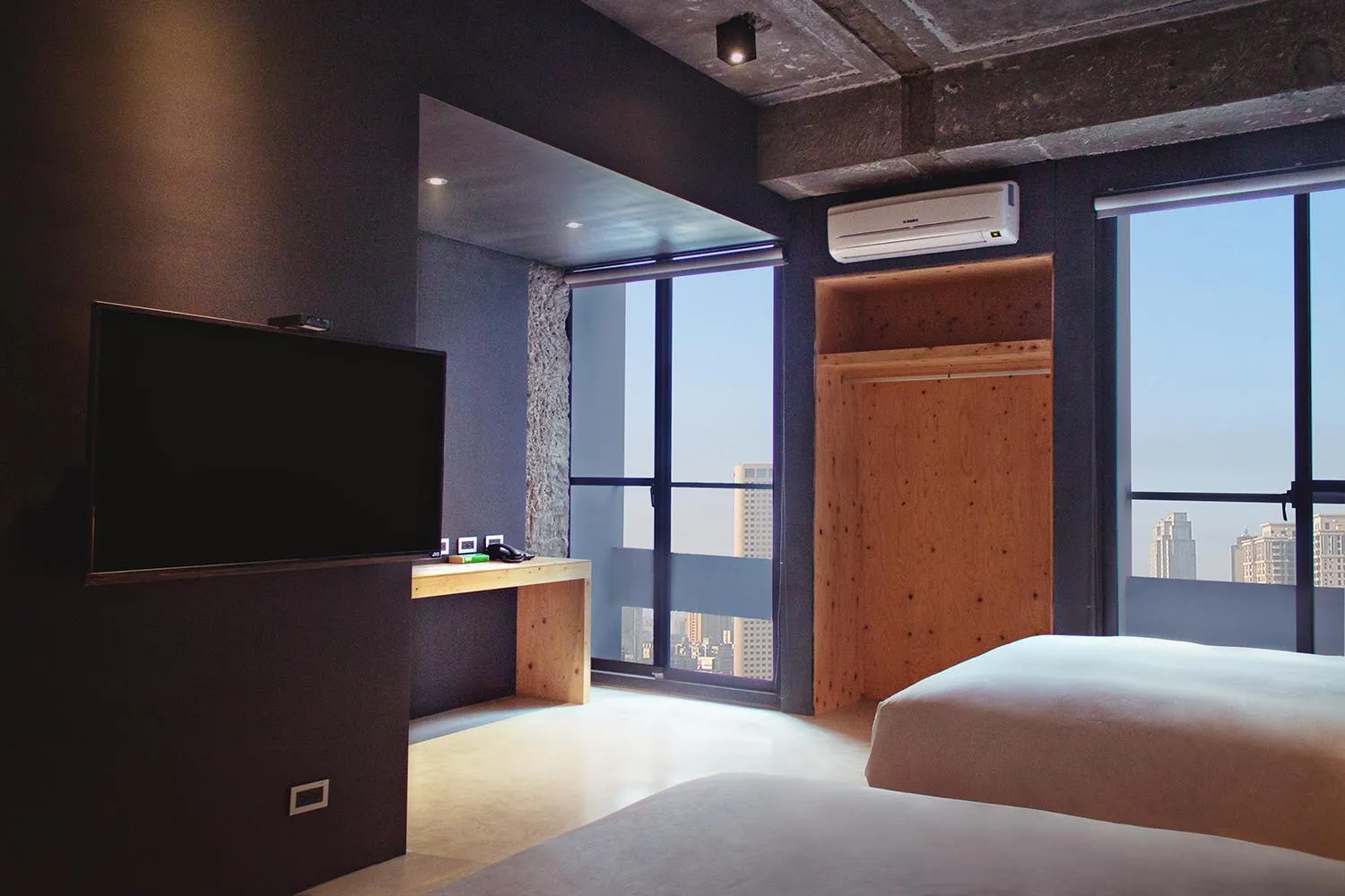 Photo of the whole room, Bed in SOF Hotel