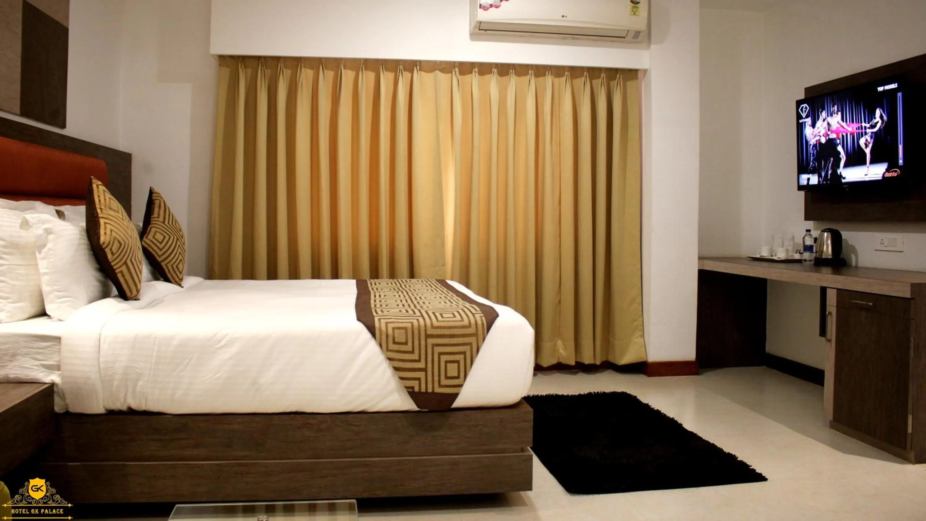 Bed in GK PALACE Pure VEG Hotel