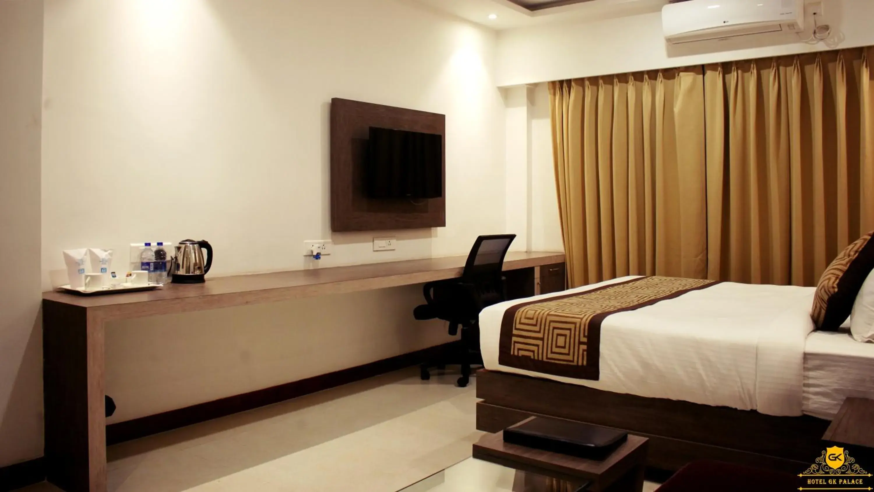 Bed in GK PALACE Pure VEG Hotel Bed in GK PALACE Pure VEG Hotel