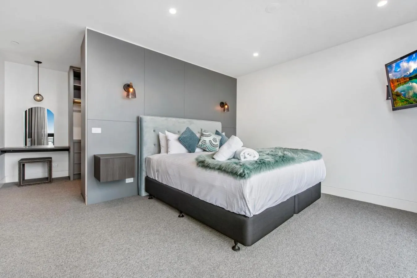 Bedroom, Bed in Melbourne City Apartments - Teri