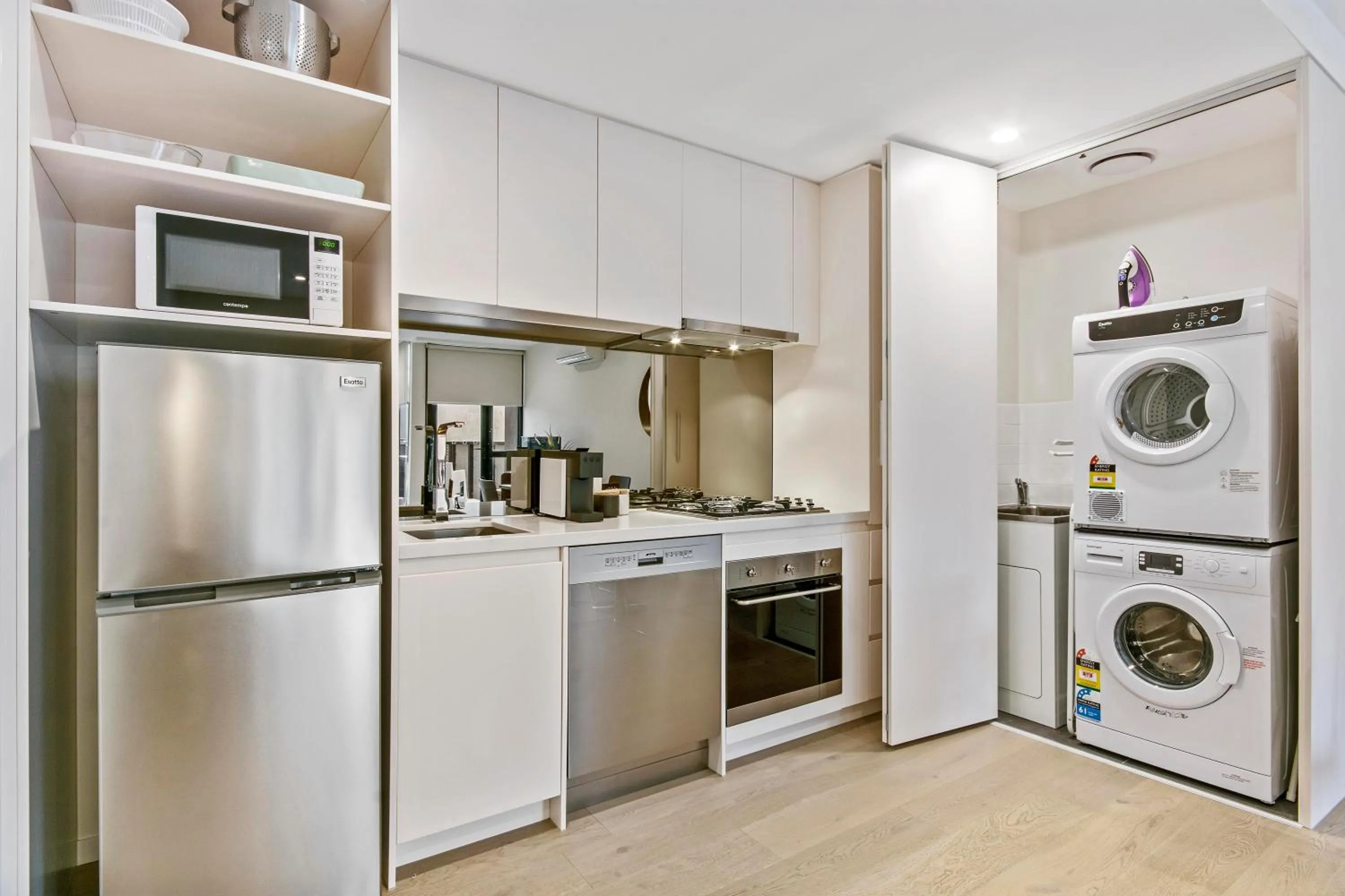 Kitchen or kitchenette in Melbourne City Apartments - Teri
