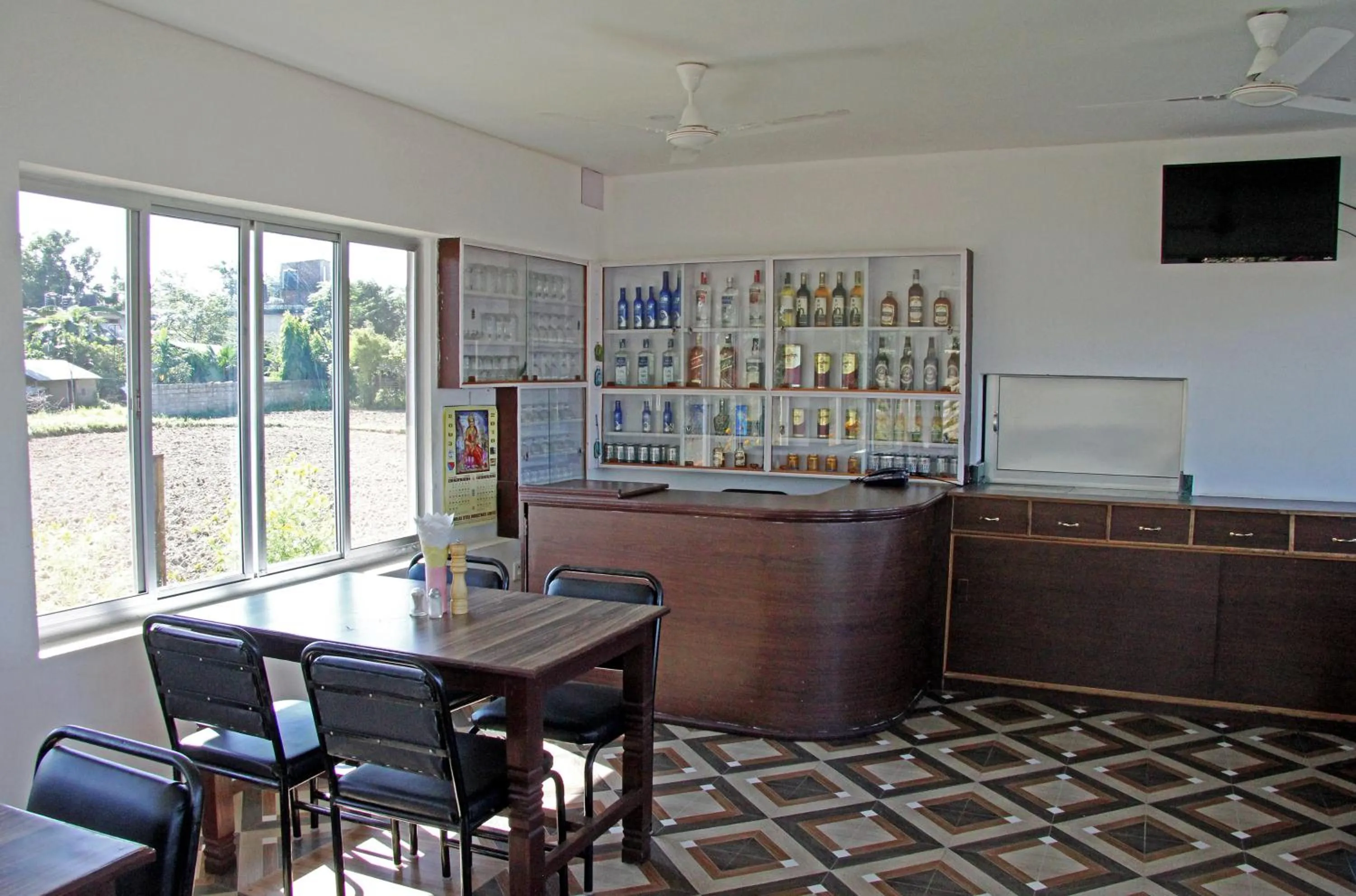 Restaurant/places to eat in Tharu Mahal