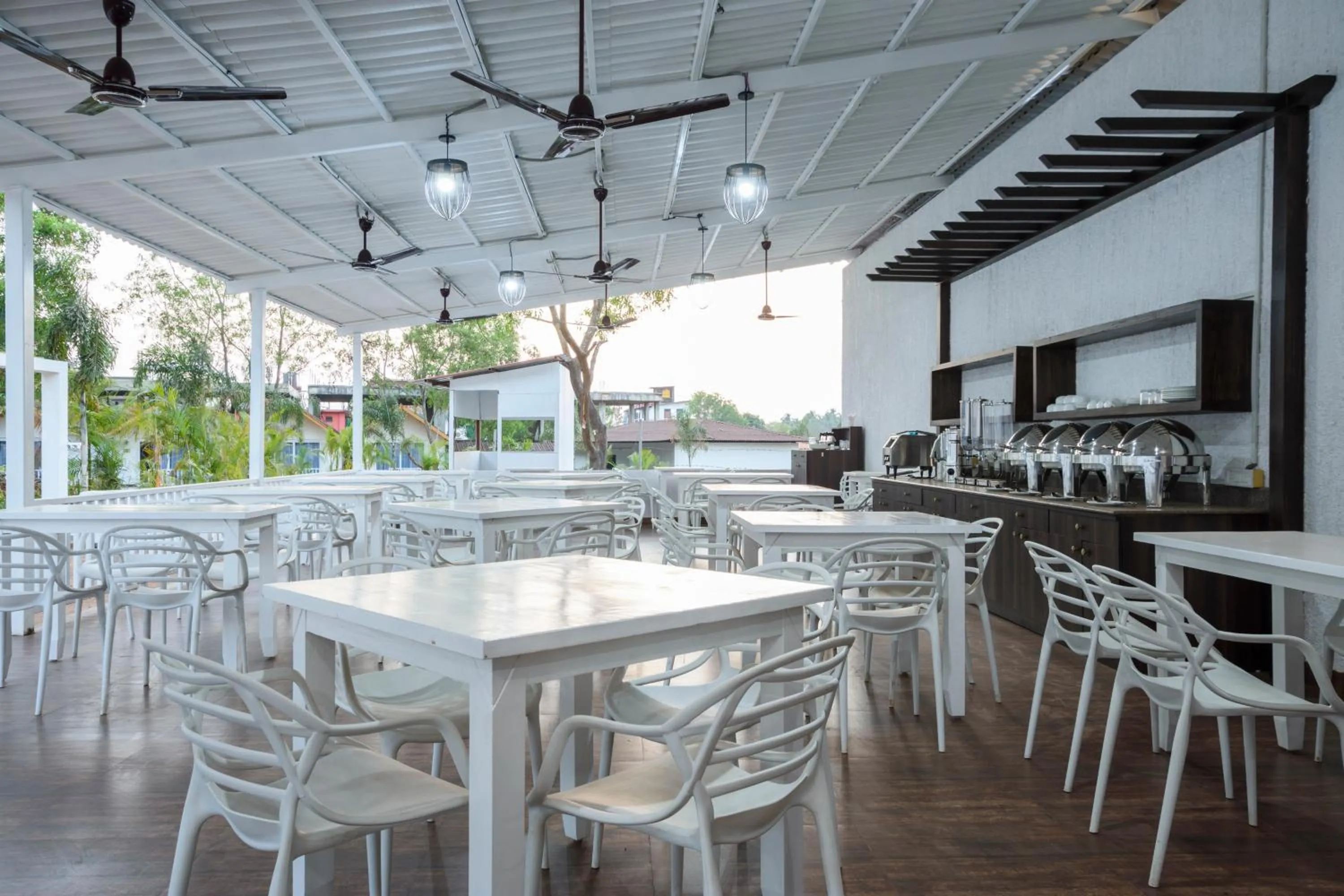 Restaurant/places to eat in White Wood Resort By Stone Wood Hotels