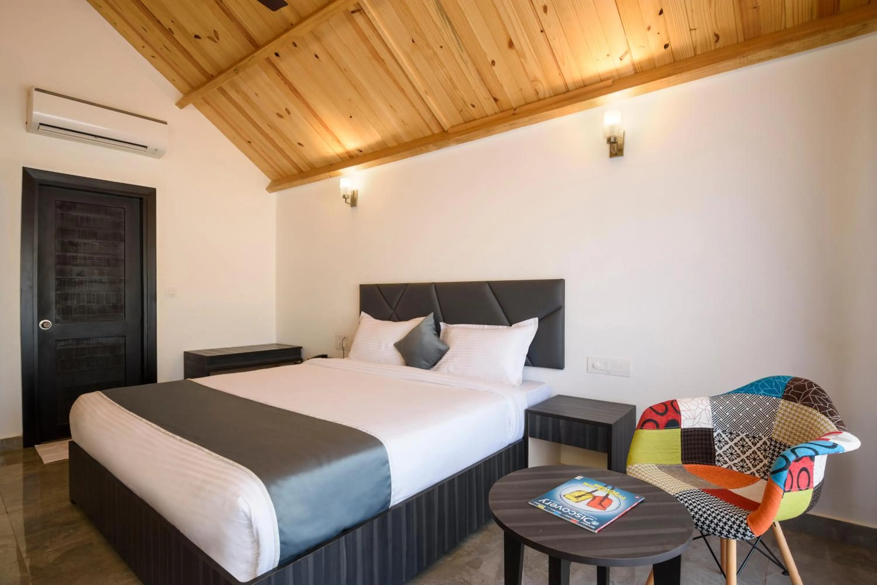 Bedroom, Bed in White Wood Resort By Stone Wood Hotels