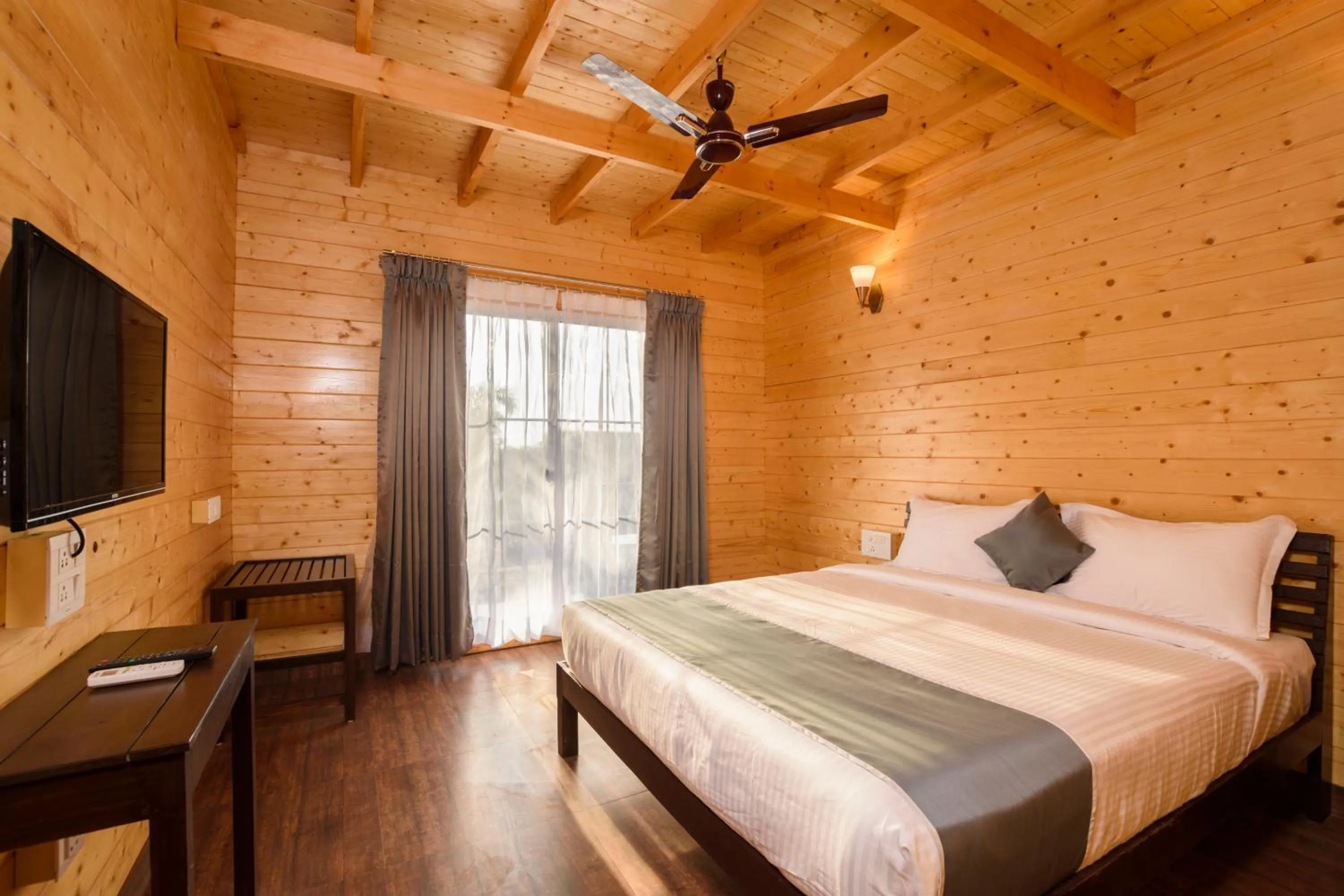 Bedroom, Bed in White Wood Resort By Stone Wood Hotels