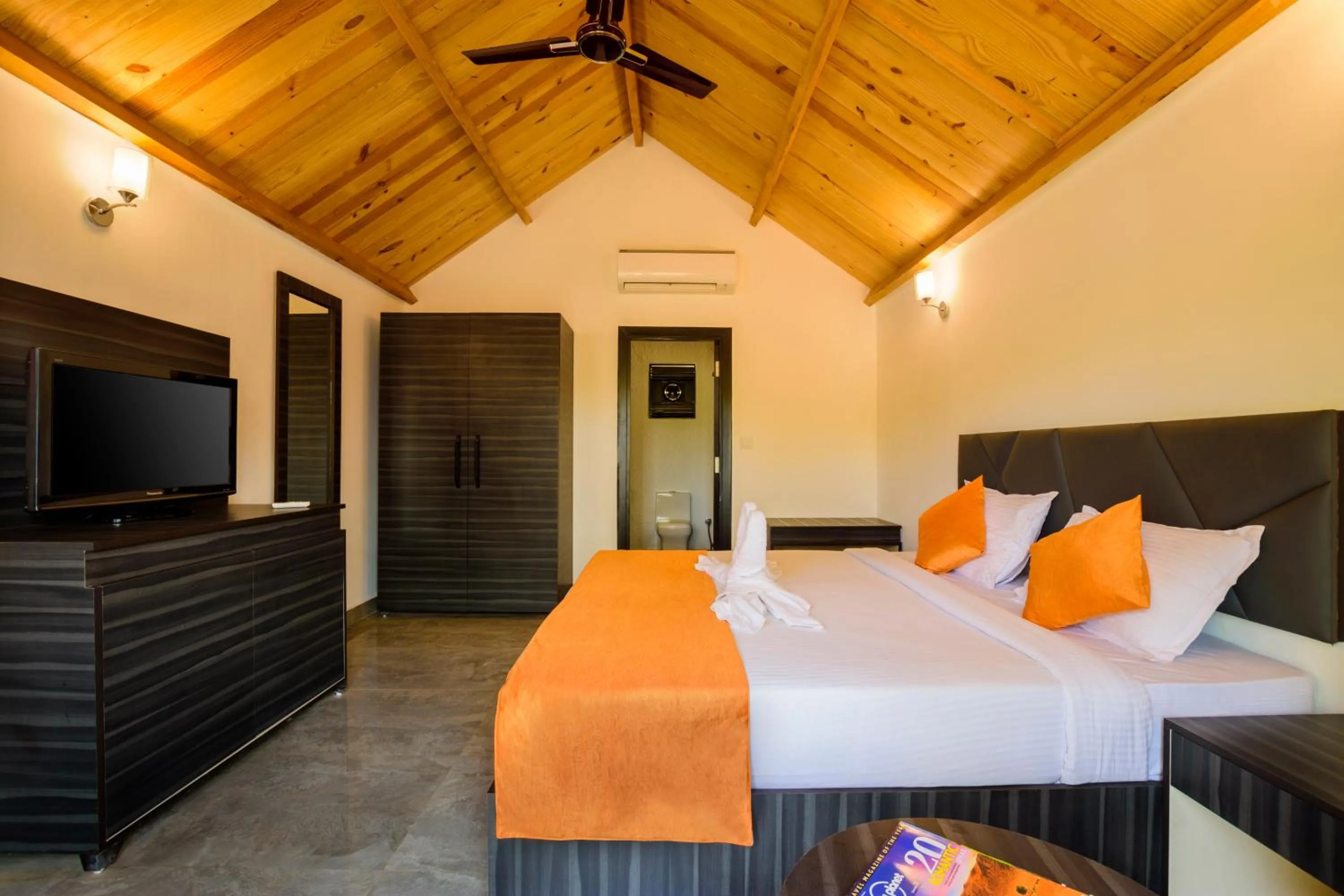 Bedroom, Bed in White Wood Resort By Stone Wood Hotels
