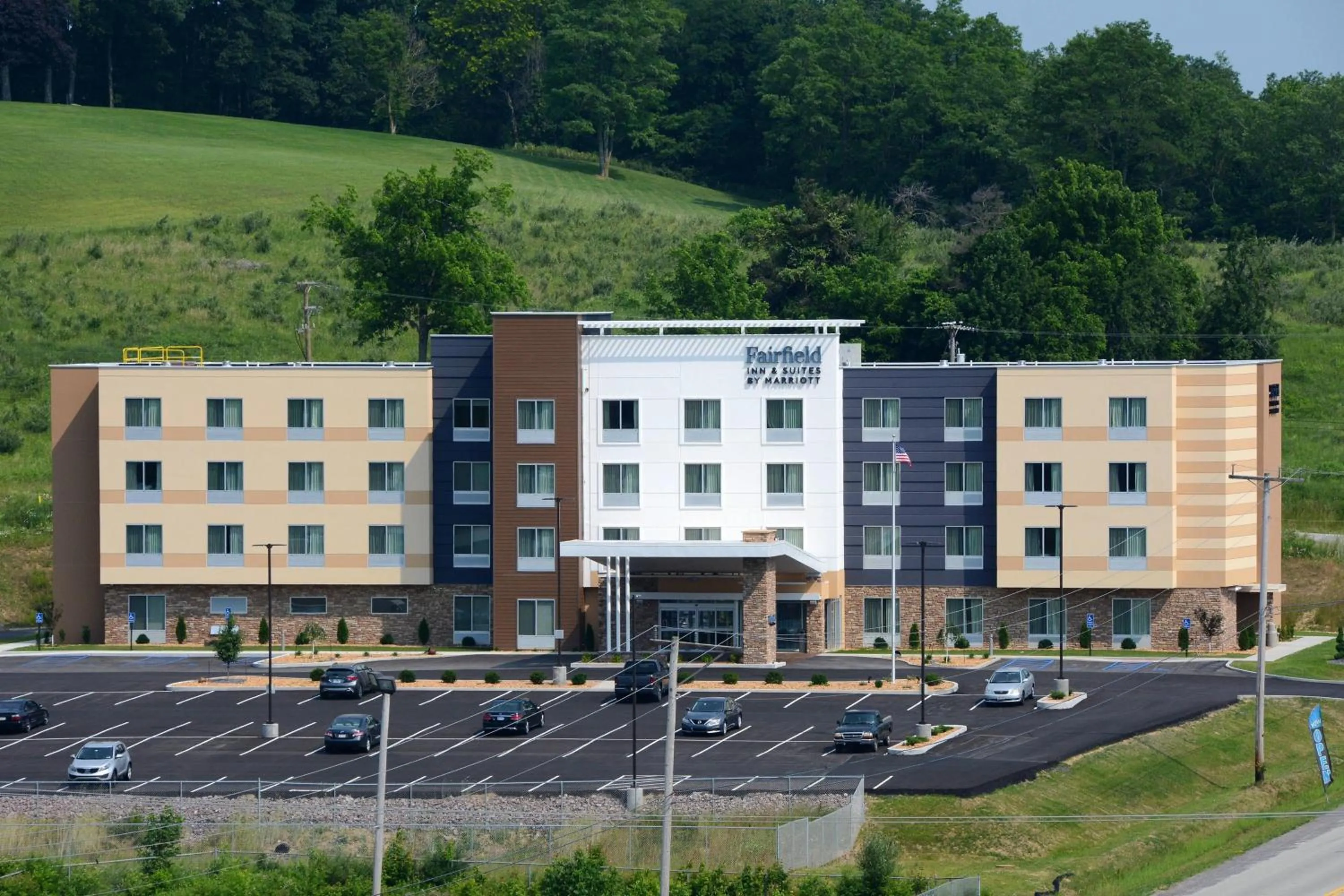 Property building in Fairfield Inn & Suites By Marriott Somerset, PA