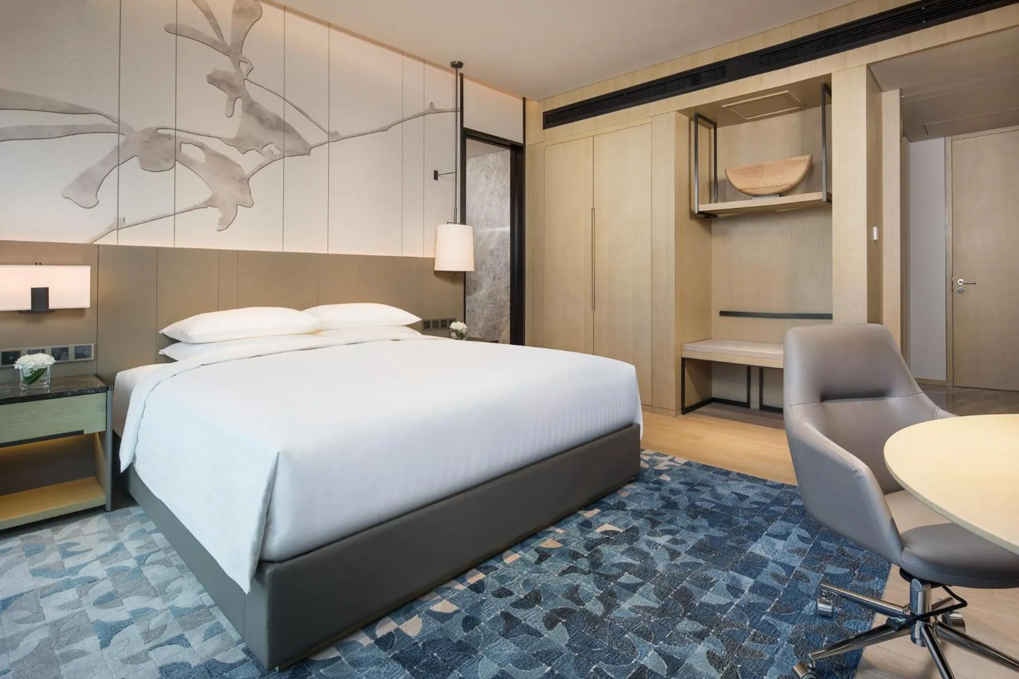 View (from property/room), Bed in Courtyard by Marriott Shanghai Hongqiao