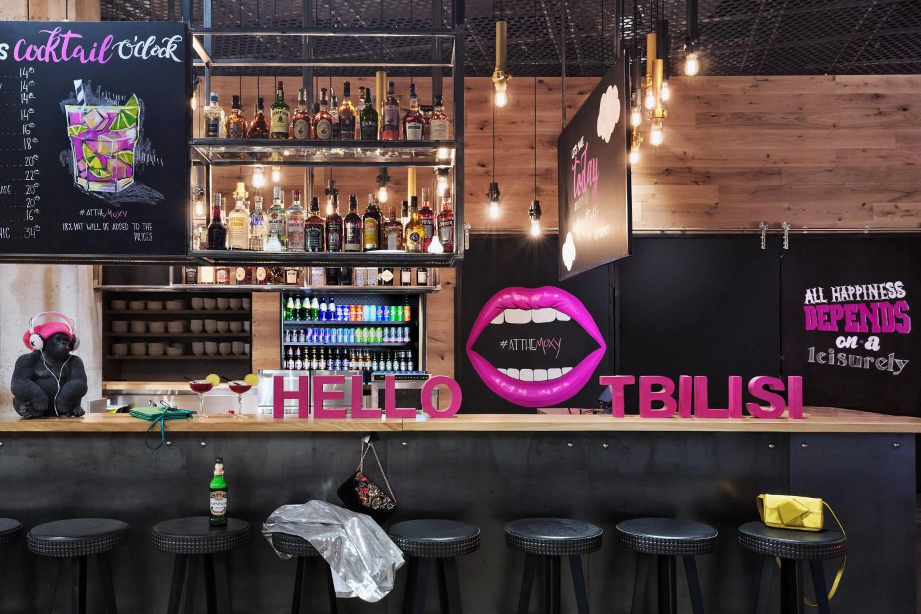 Lounge or bar in Moxy Tbilisi