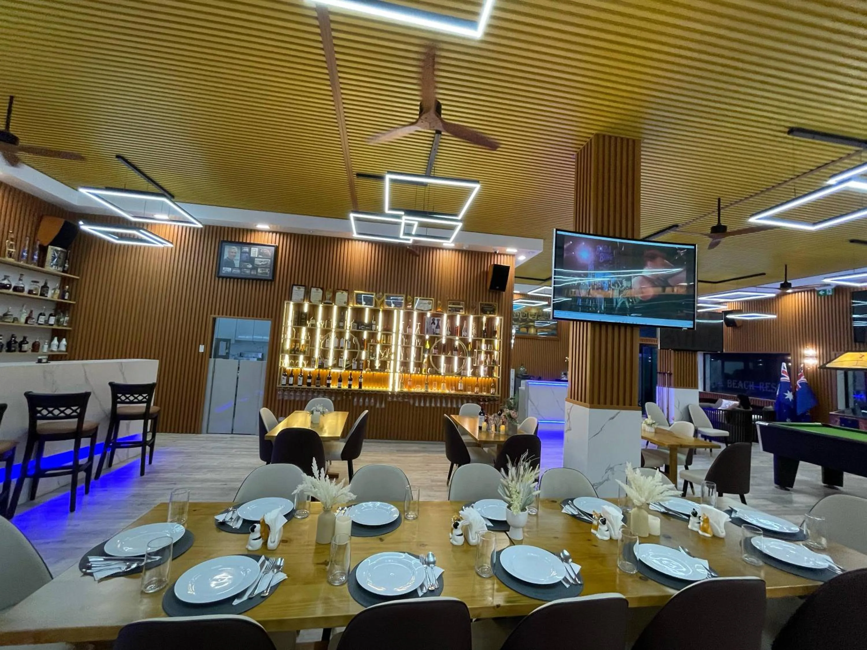 Restaurant/places to eat in Cave Beach Resort - Boutique Accomodation