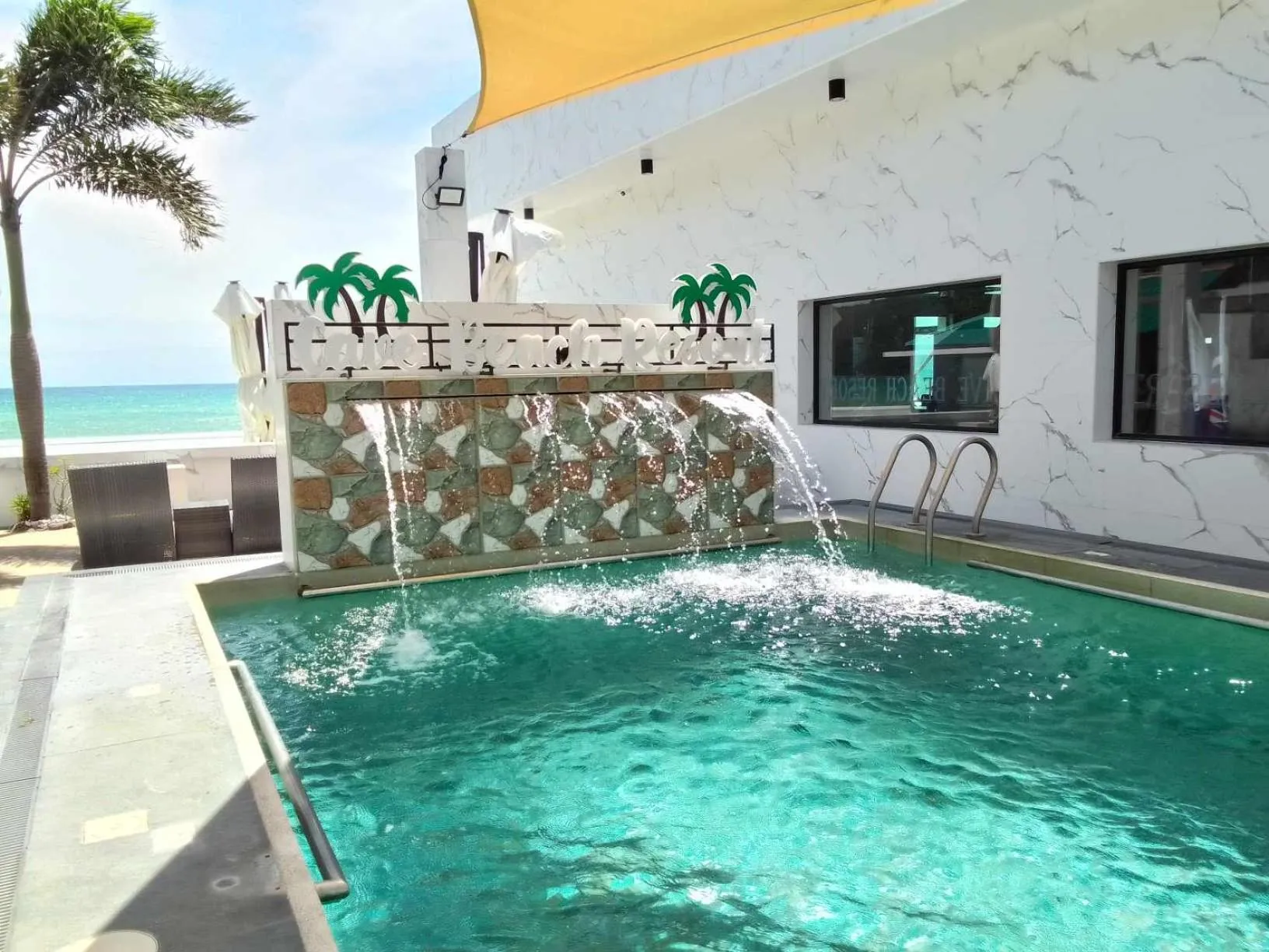 Swimming pool in Cave Beach Resort - Boutique Accomodation