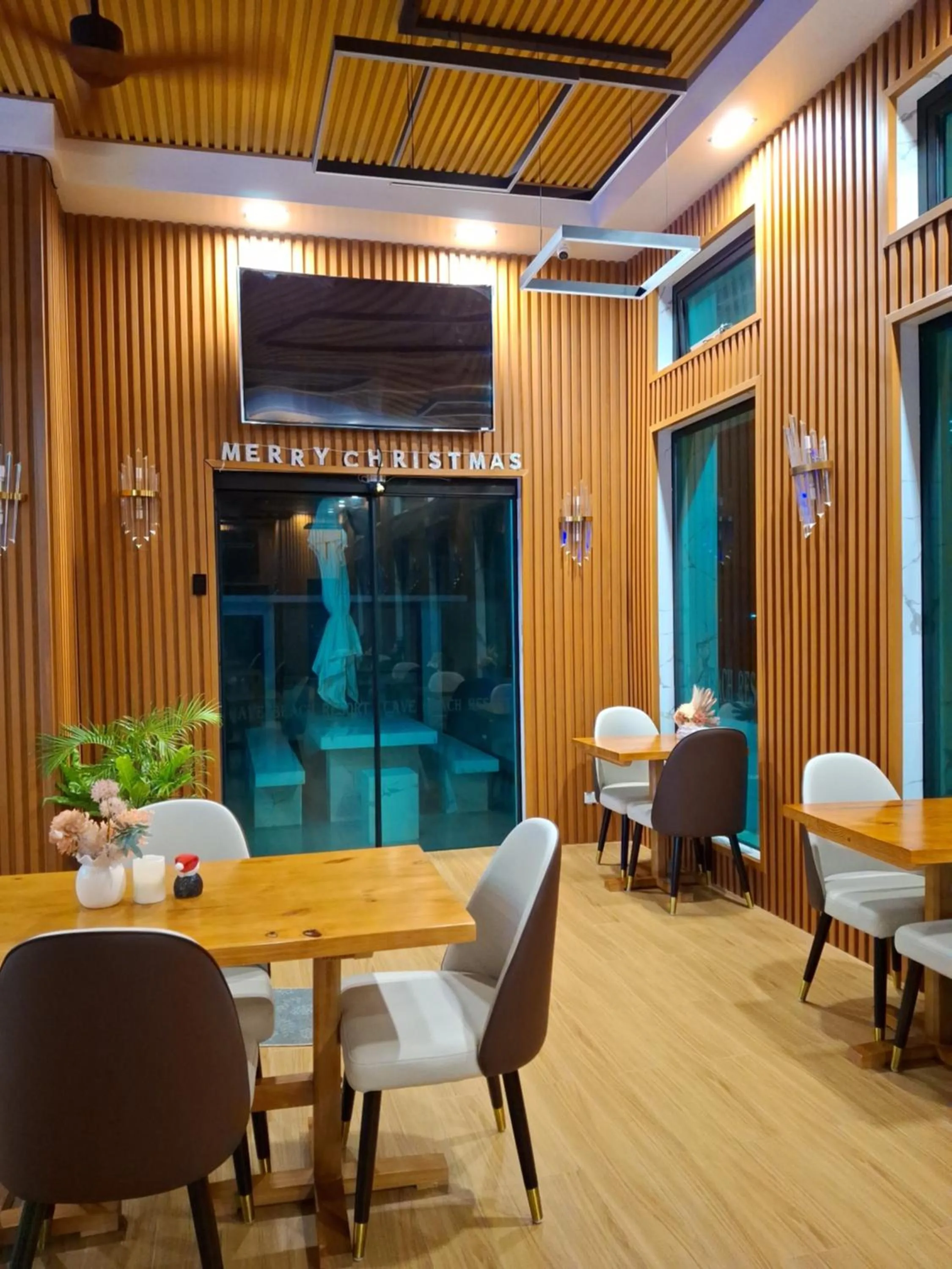 Restaurant/places to eat in Cave Beach Resort - Boutique Accomodation