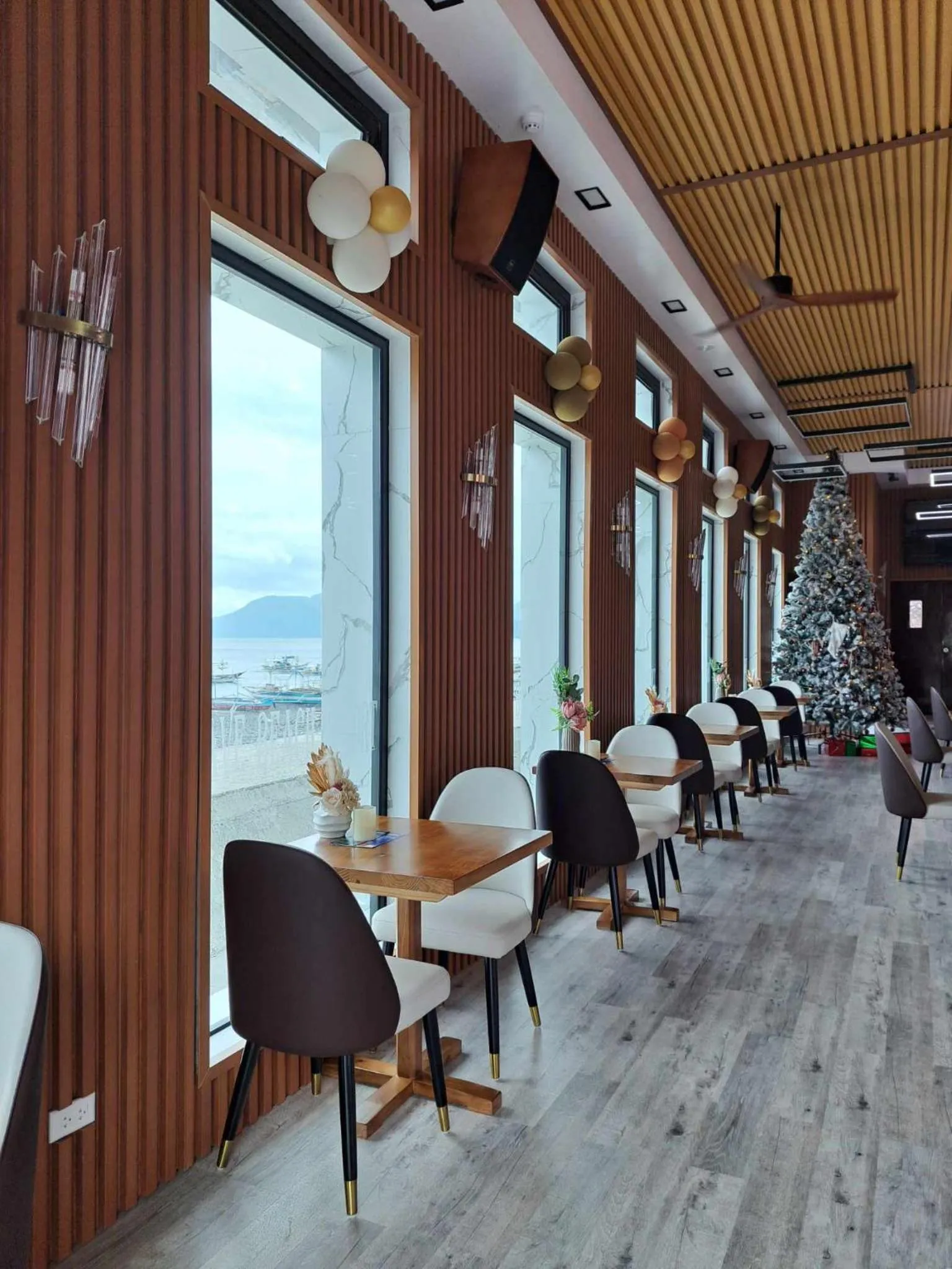 Restaurant/places to eat in Cave Beach Resort - Boutique Accomodation