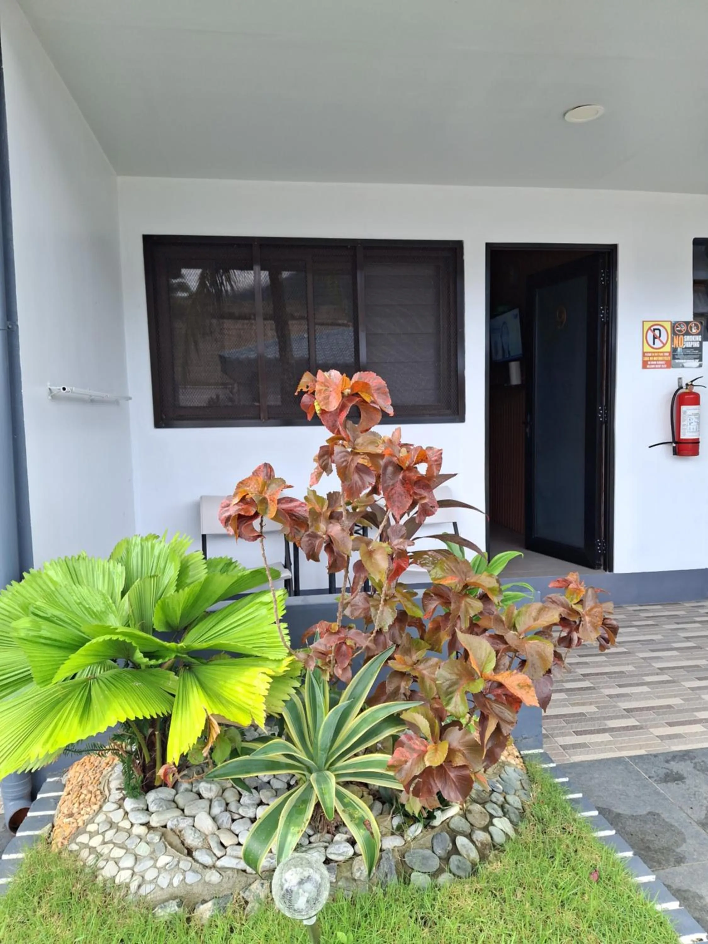 Guests in Cave Beach Resort - Boutique Accomodation