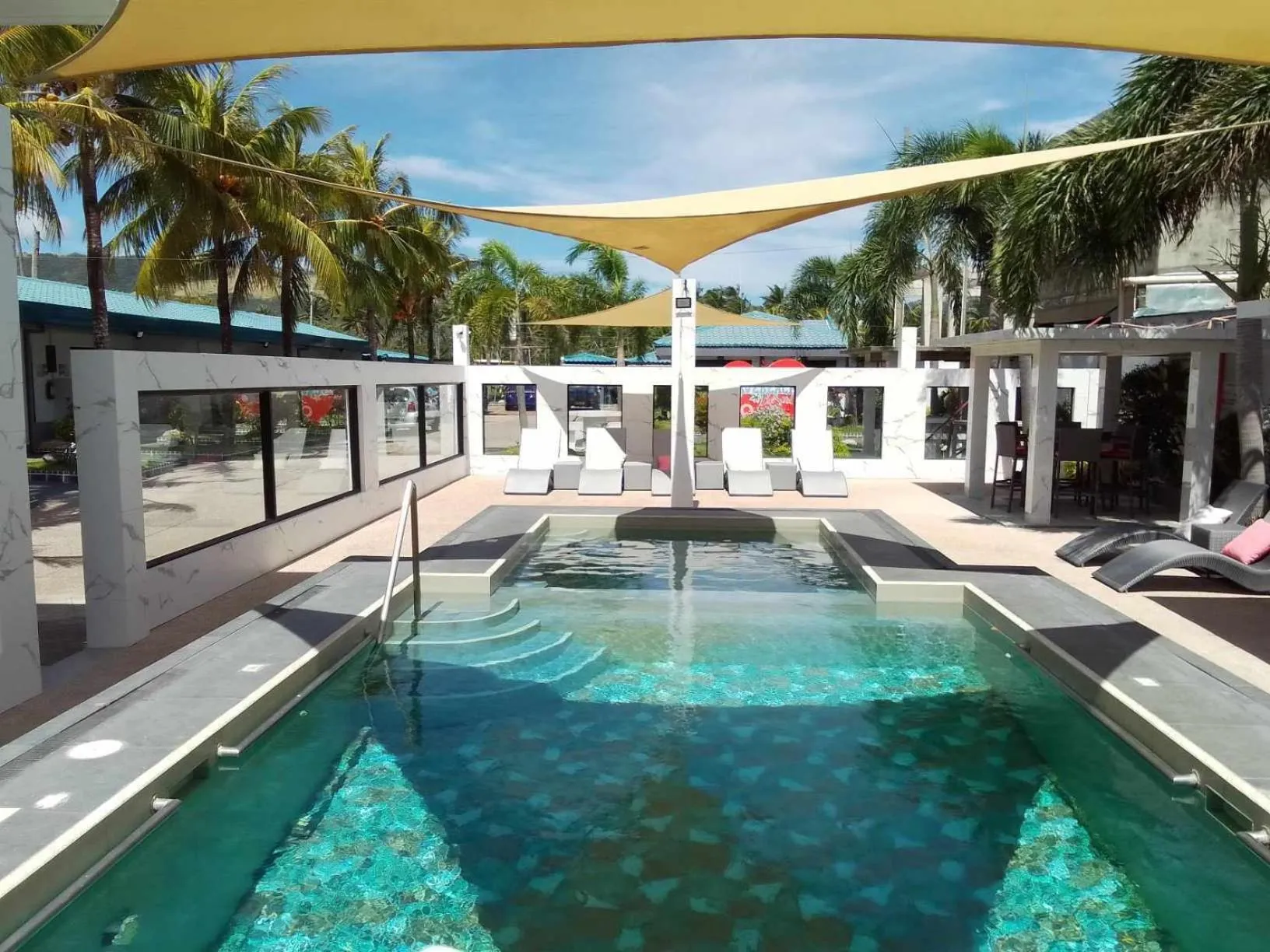 Swimming pool in Cave Beach Resort - Boutique Accomodation