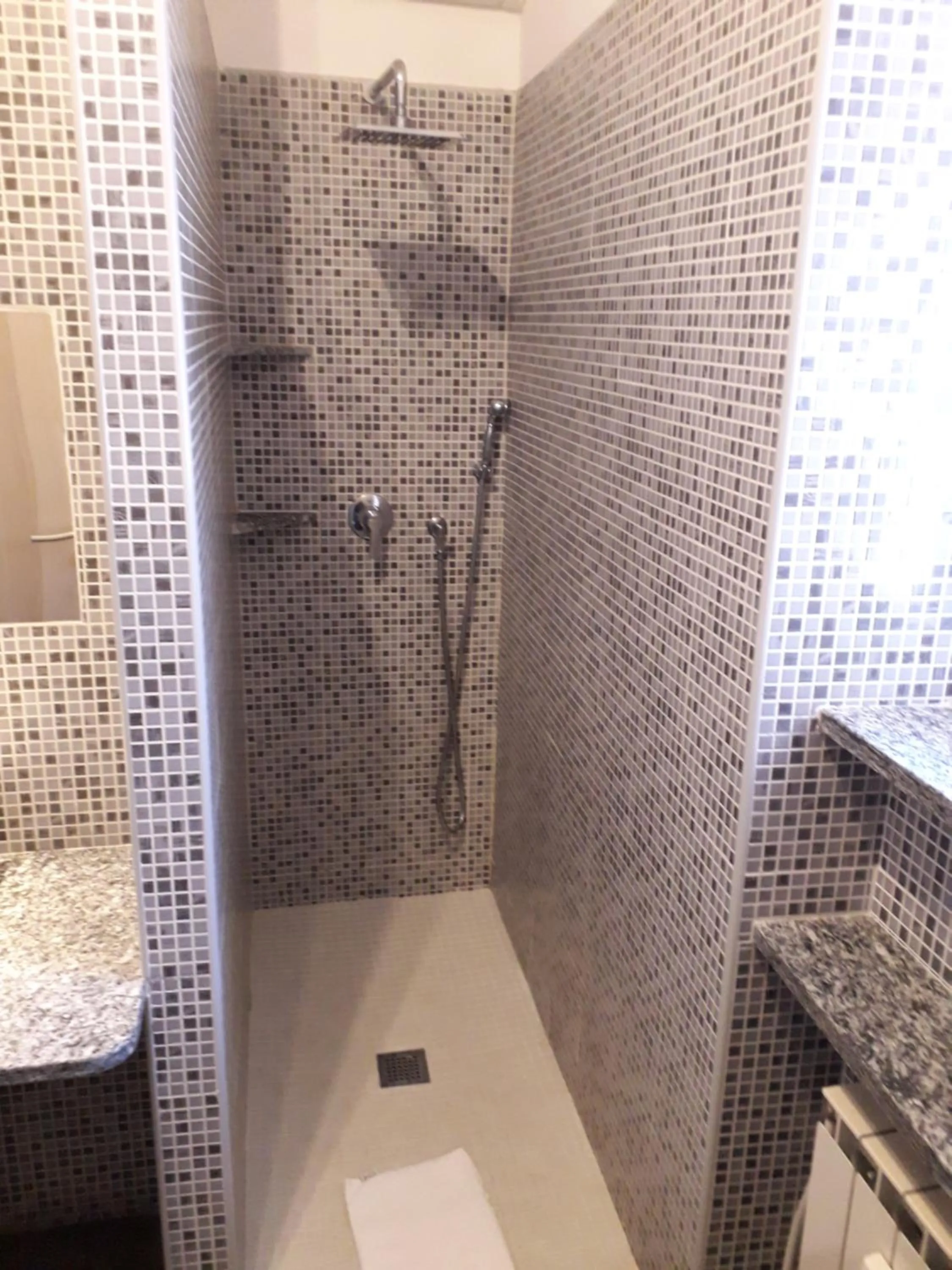 Shower in Hotel Vittoriano