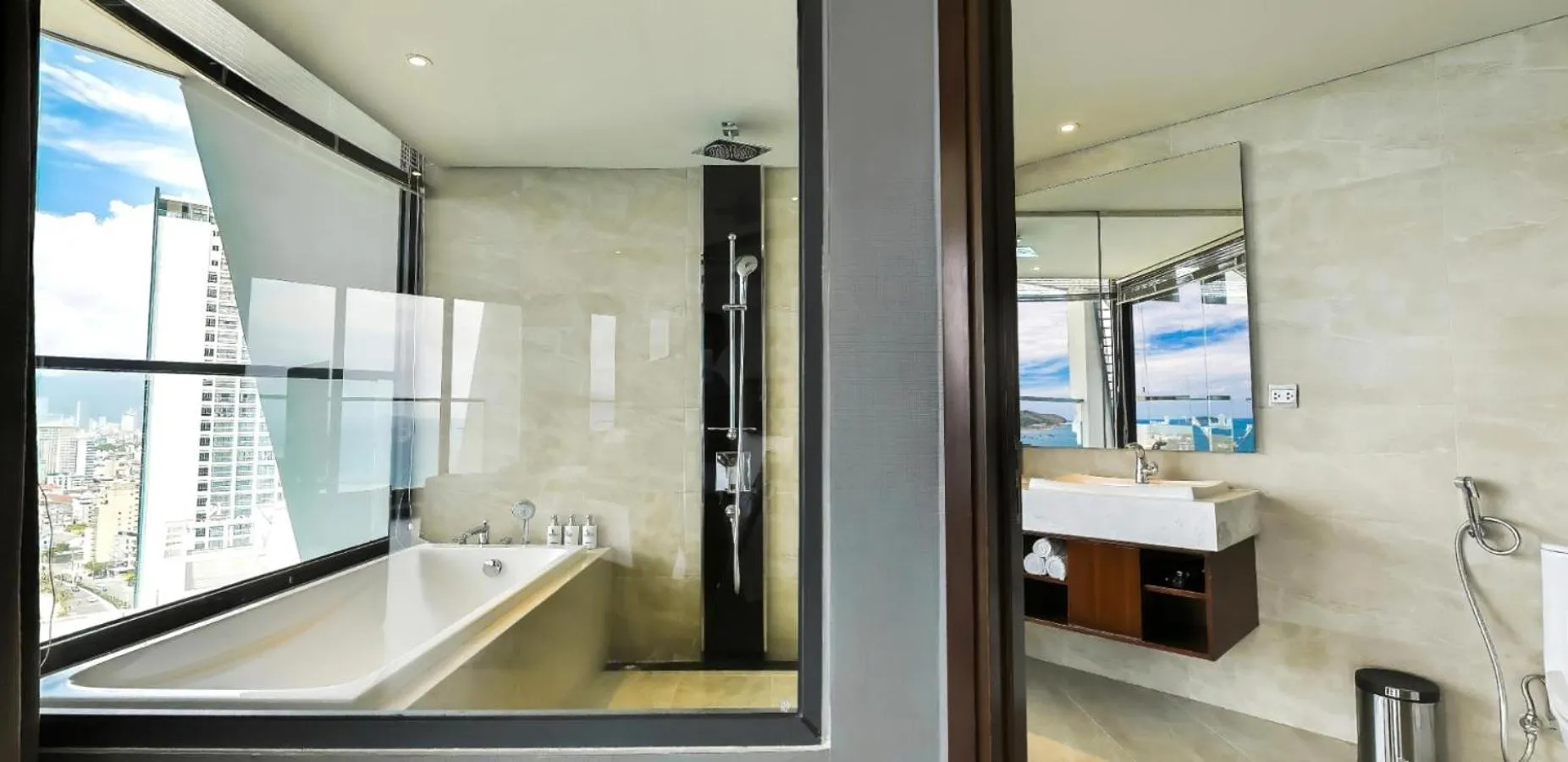 Shower in Boton Blue Hotel & Spa