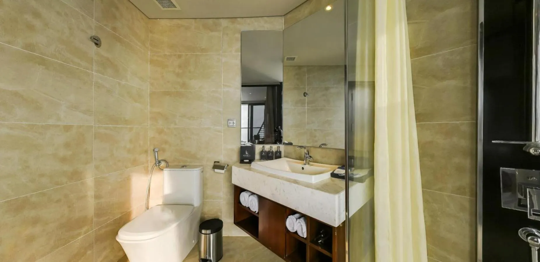 Shower in Boton Blue Hotel & Spa