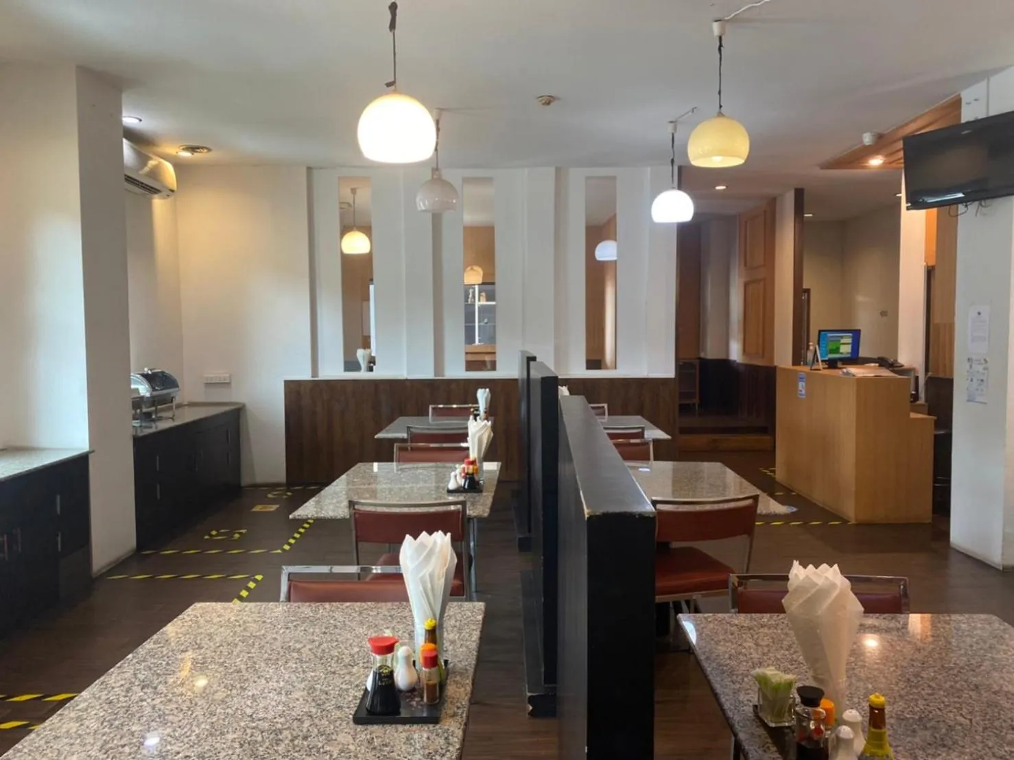 Restaurant/places to eat in The Park 304 Executive Serviced Apartment