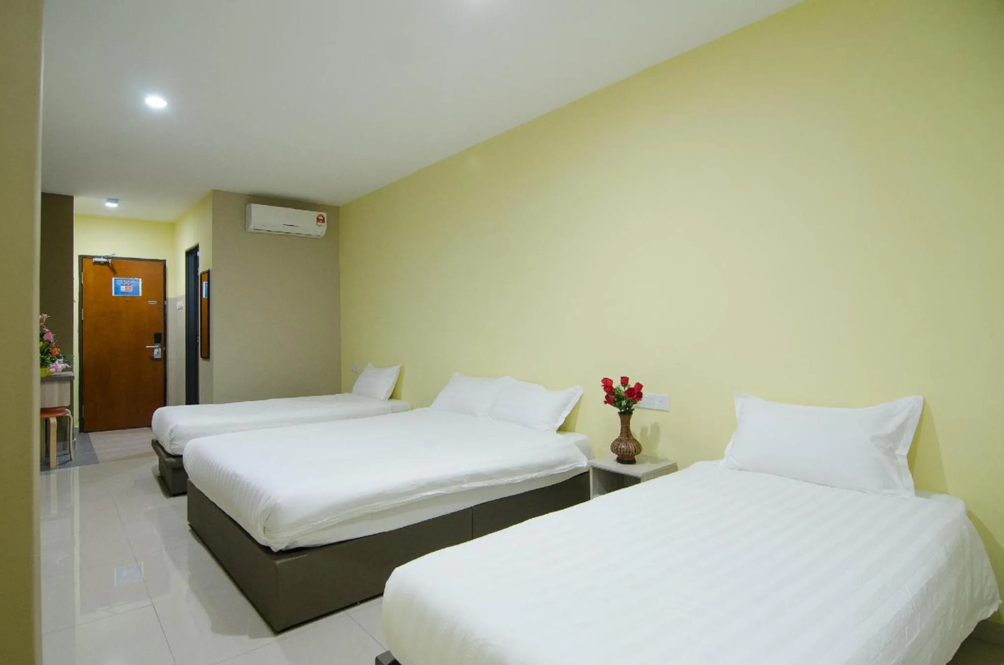Bed in Hotel Raja Bot
