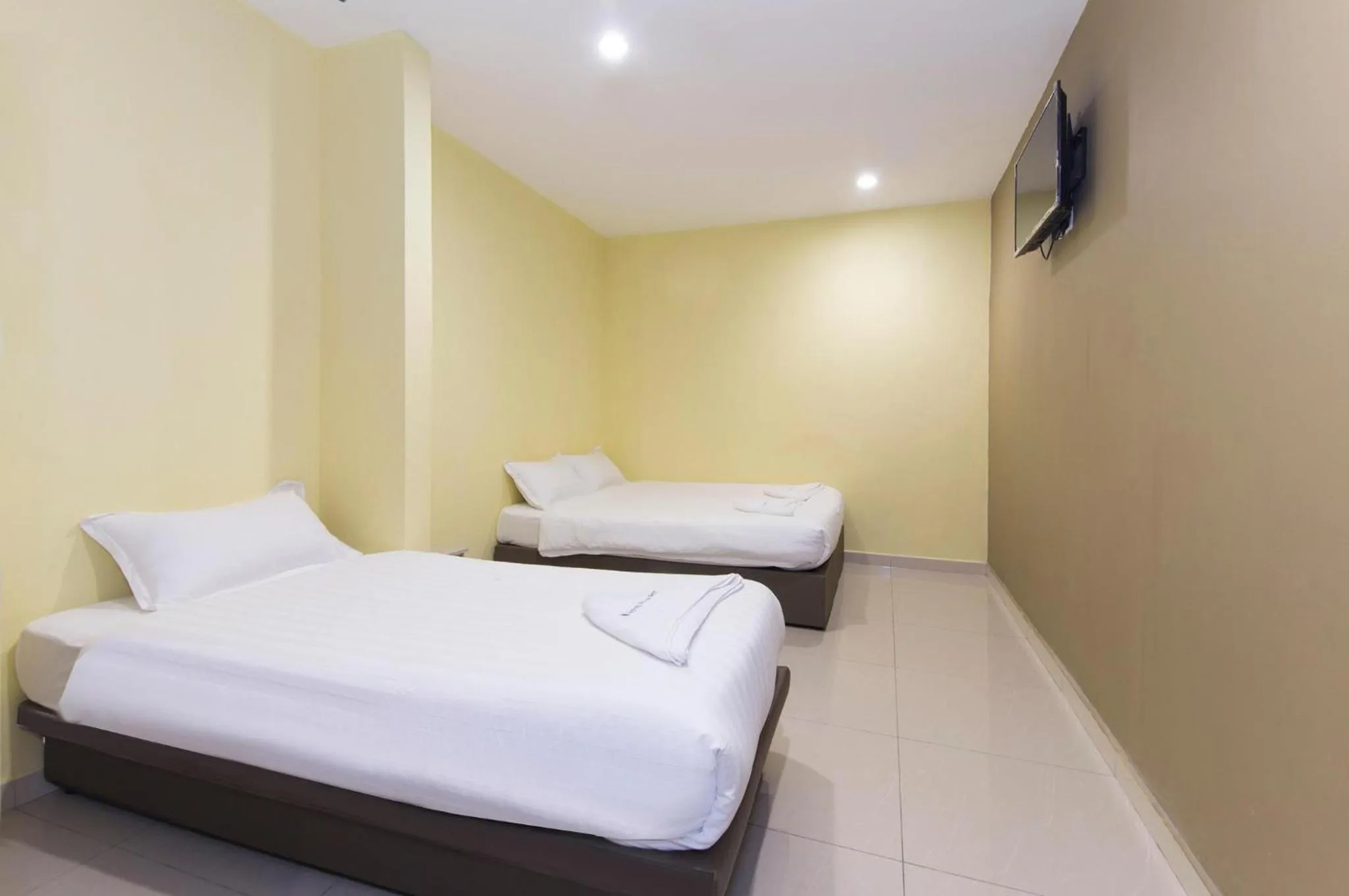 Photo of the whole room, Bed in Hotel Raja Bot