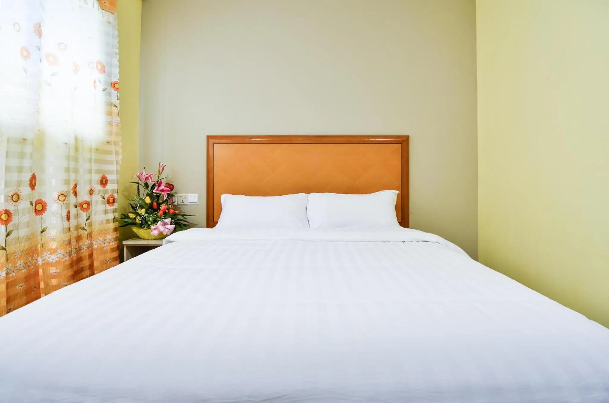 Bedroom, Bed in Hotel Raja Bot