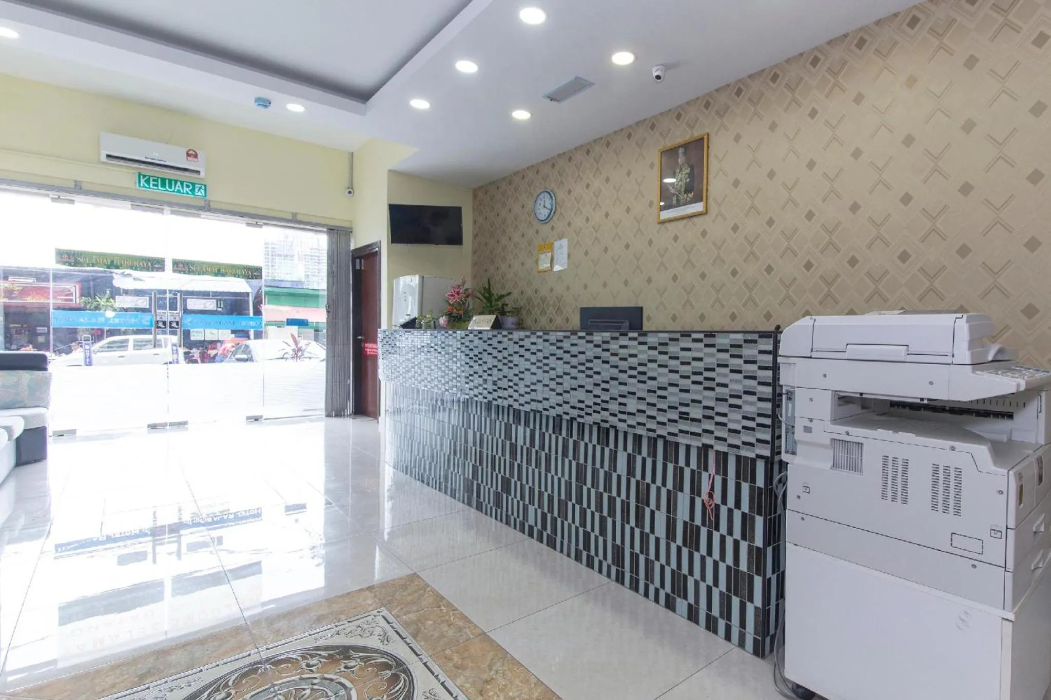 Facade/entrance in Hotel Raja Bot