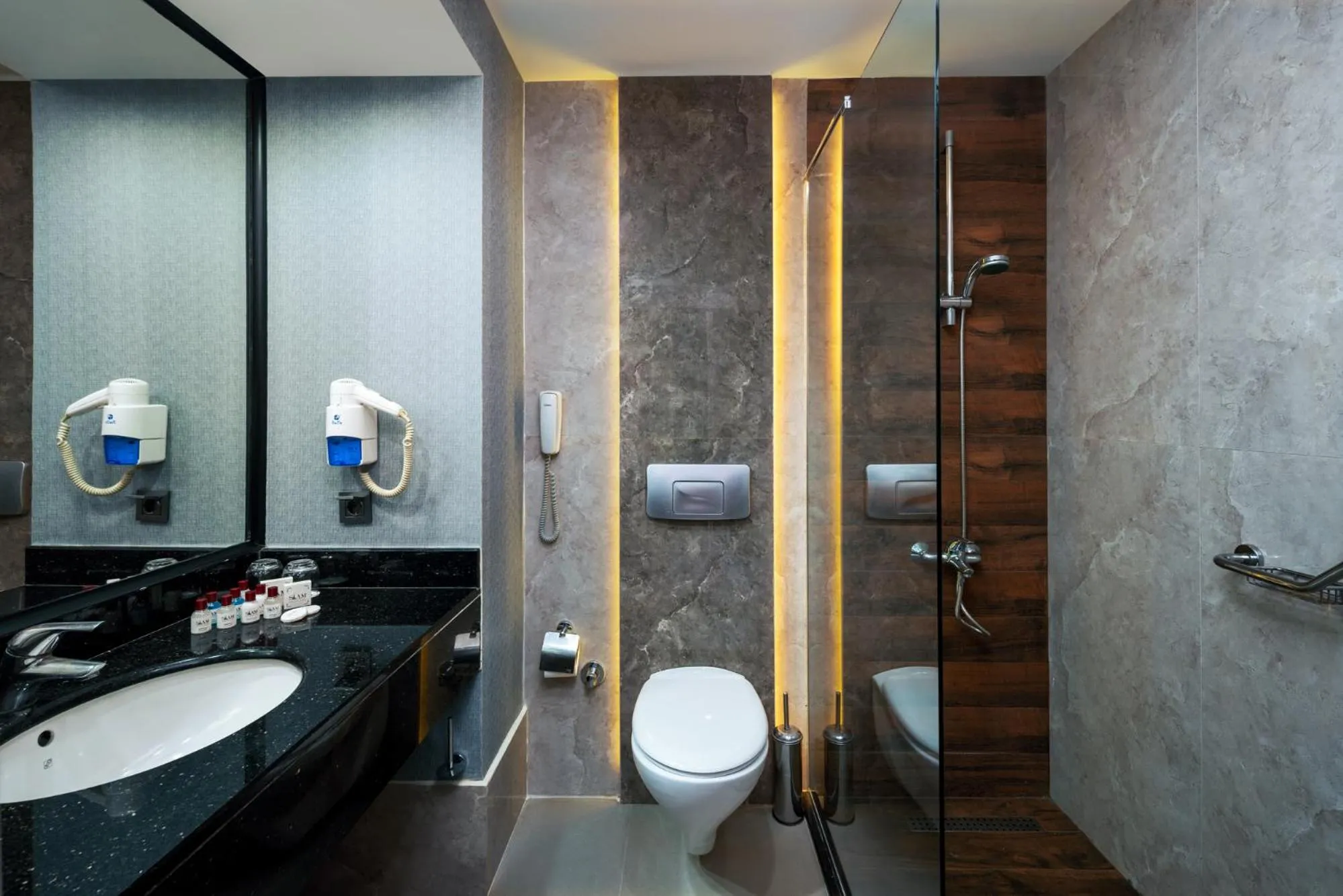 Toilet in Siam Elegance Hotel & Spa