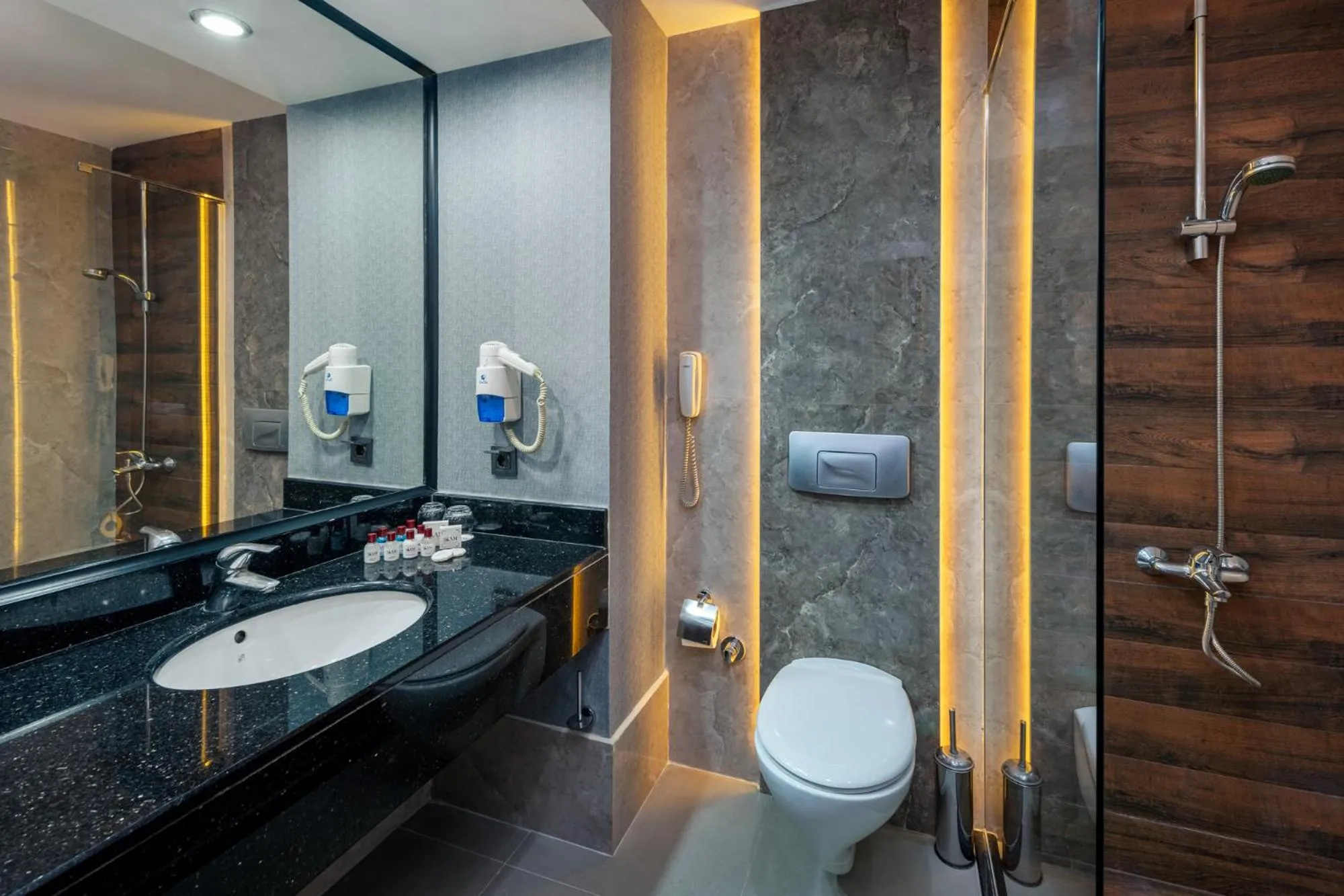 Toilet in Siam Elegance Hotel & Spa