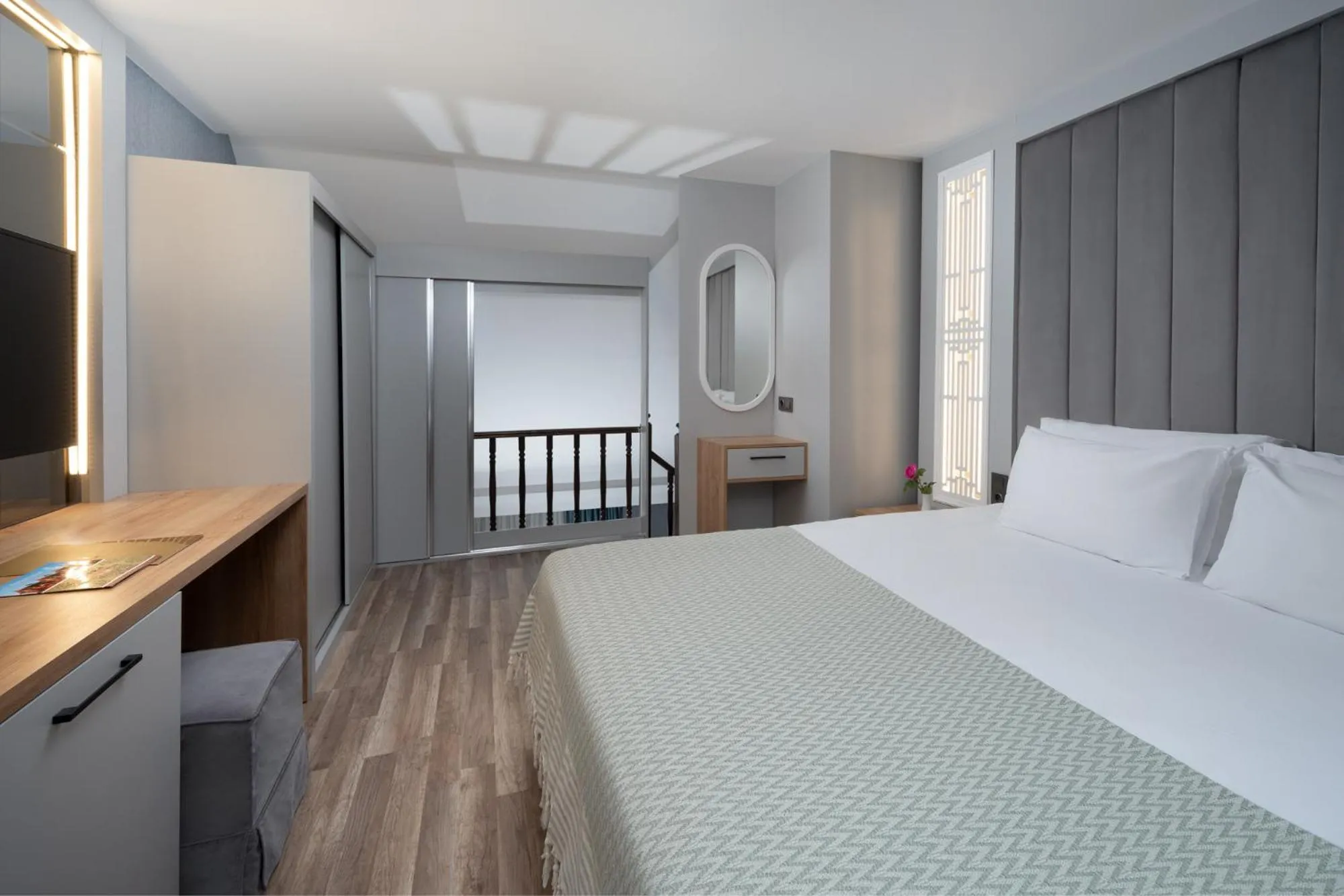 Family in Siam Elegance Hotel & Spa