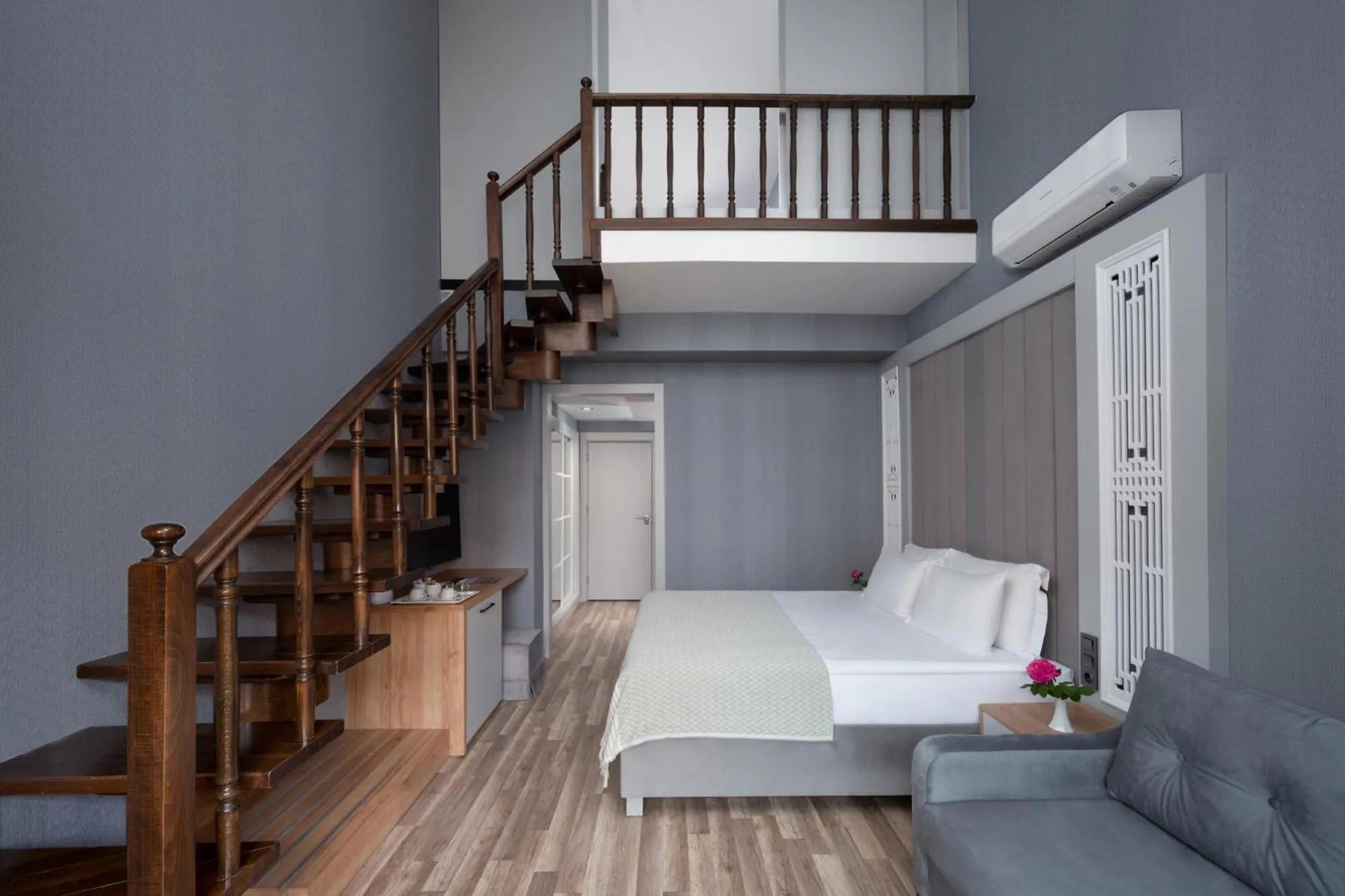 Family in Siam Elegance Hotel & Spa