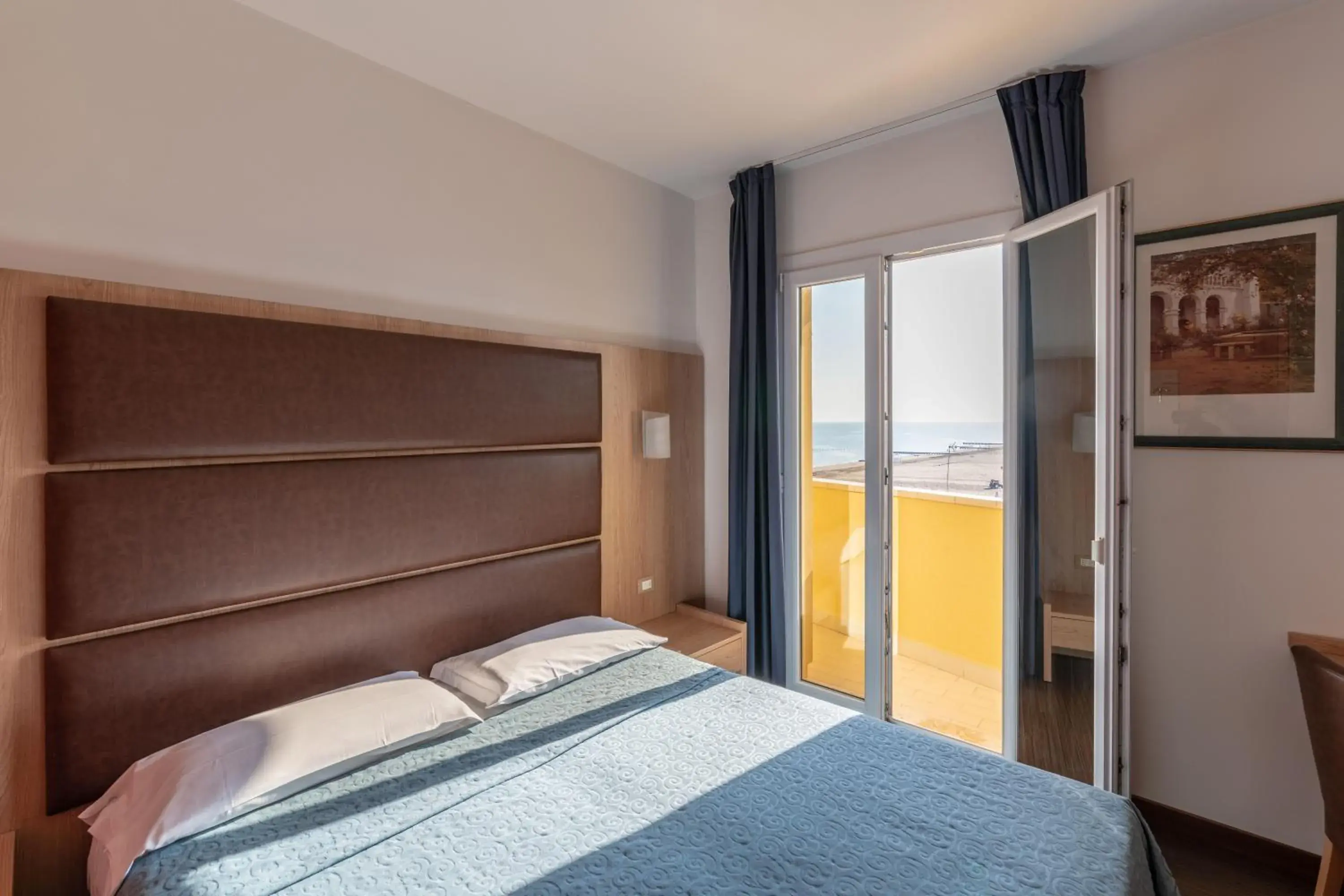 Double or Twin Room with Partial Sea View in Hotel Mondial Double or Twin Room with Partial Sea View in Hotel Mondial