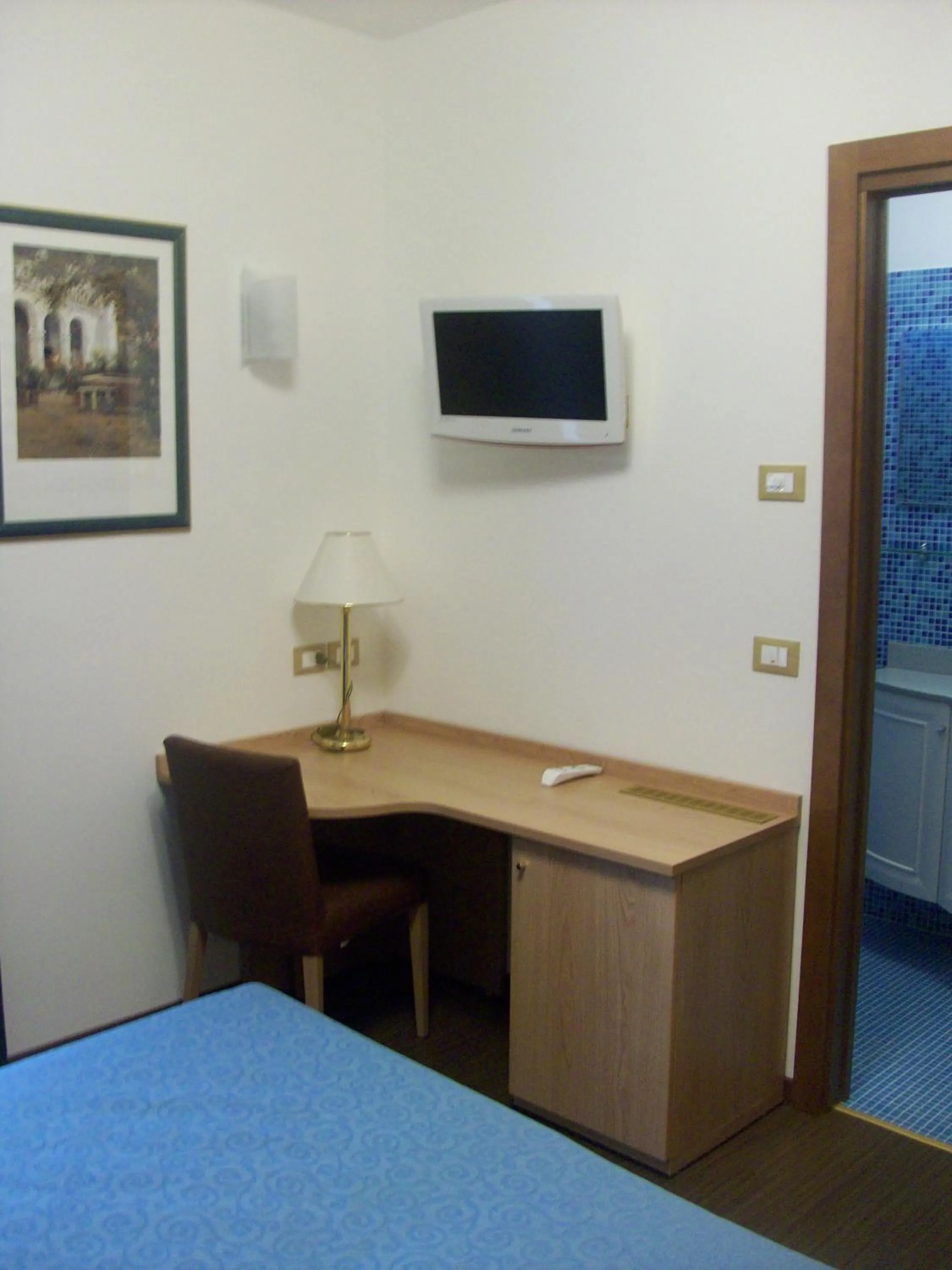 TV and multimedia, Bed in Hotel Mondial