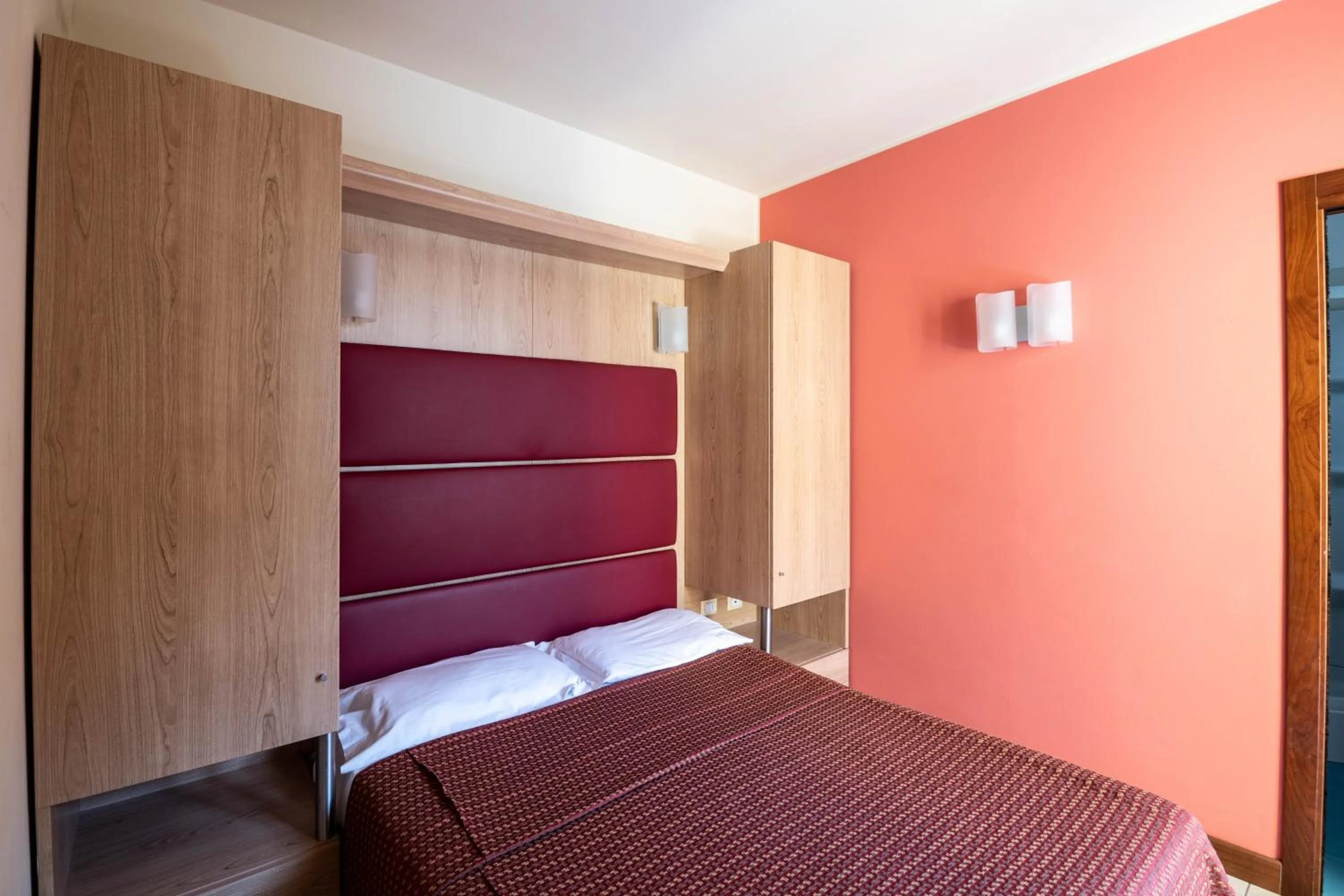 Bedroom, Bed in Hotel Mondial