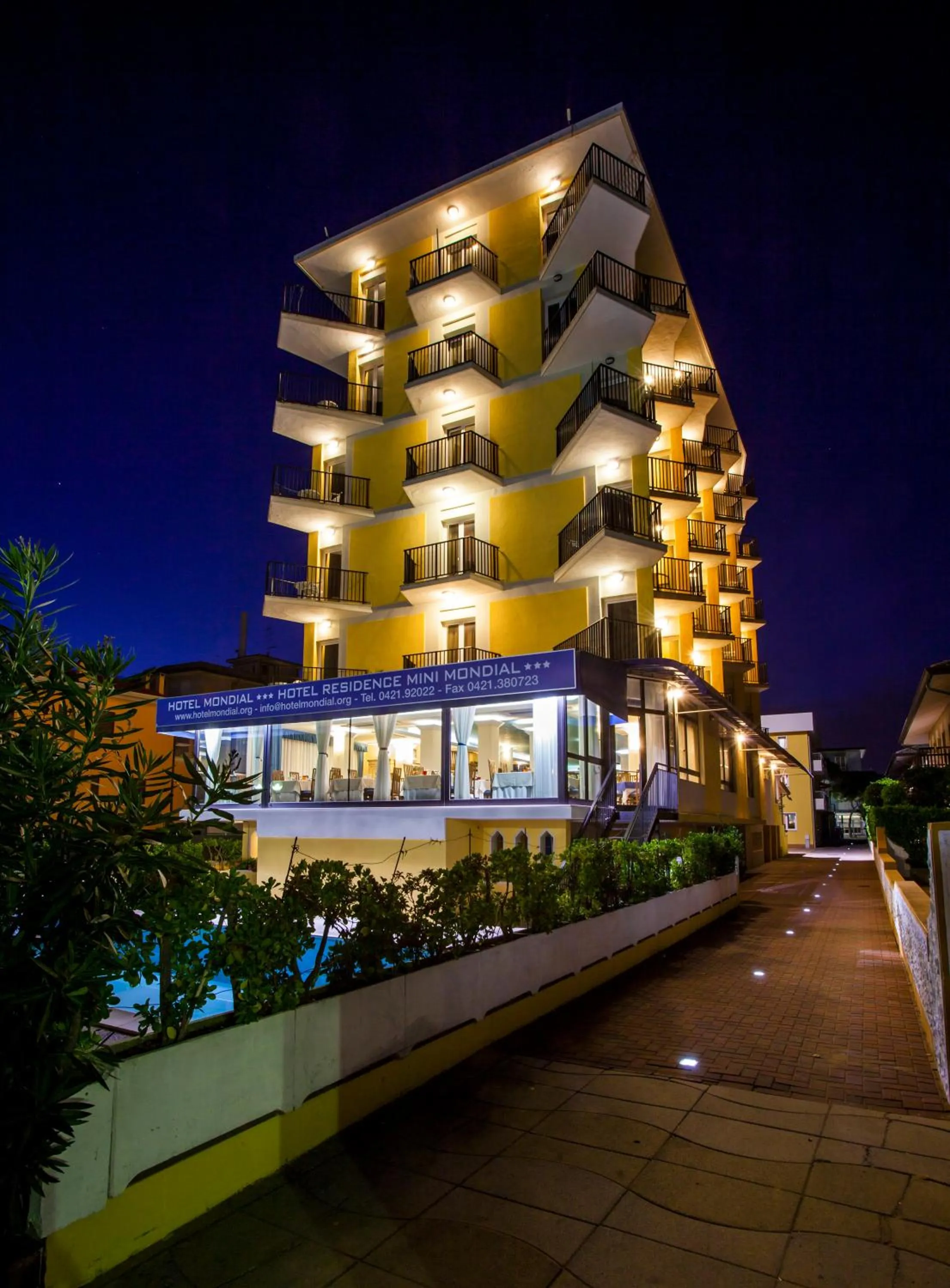 Property building in Hotel Mondial