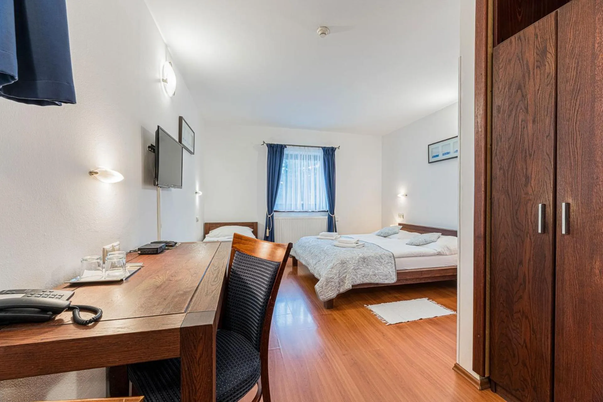 Bedroom, Bed in Hotel Amalia