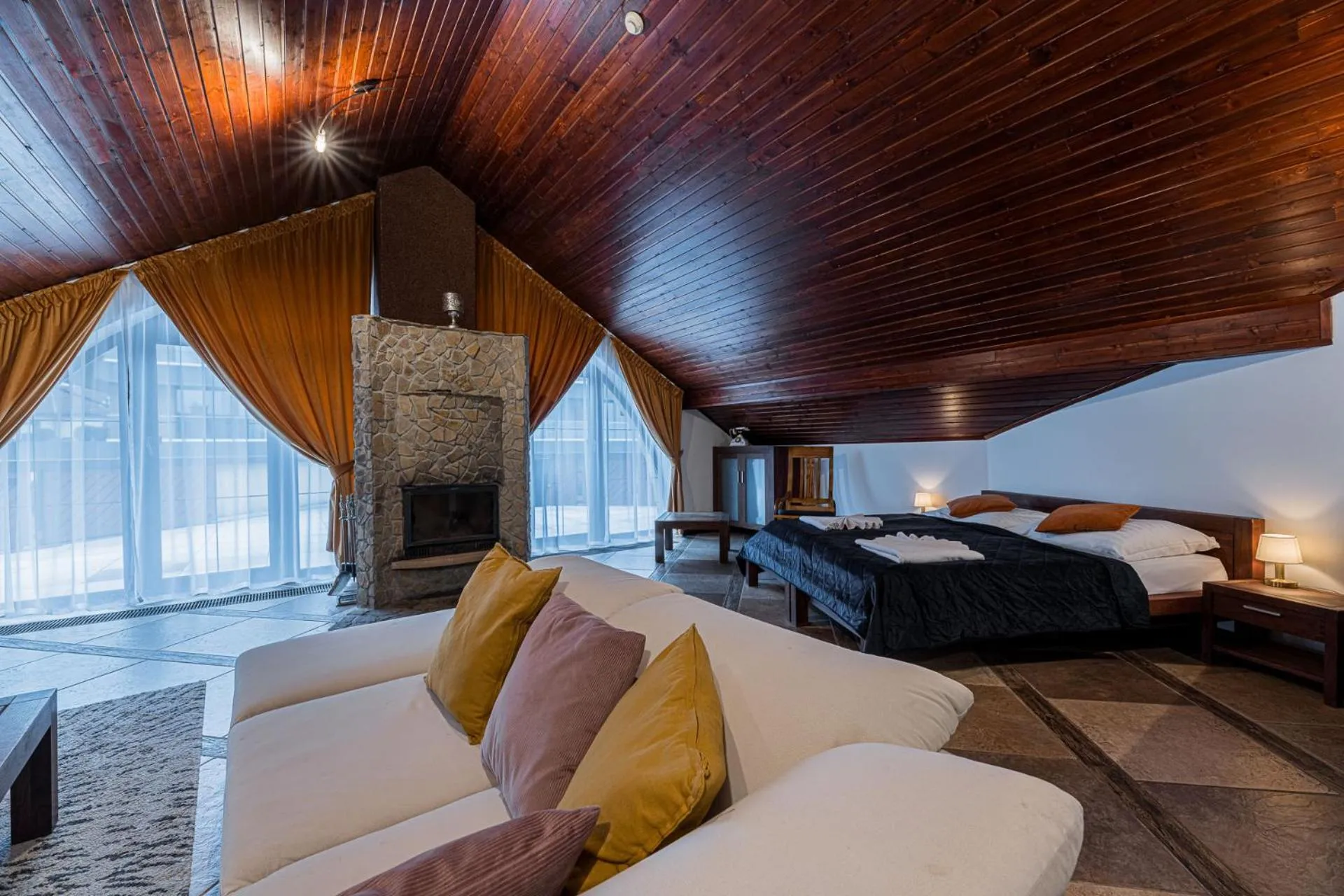 Living room, Bed in Hotel Amalia