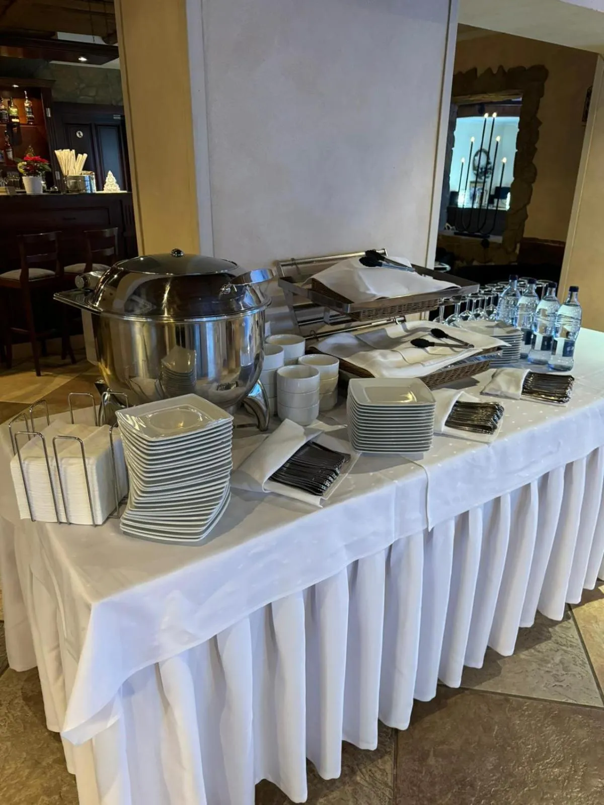 Restaurant/places to eat in Hotel Amalia