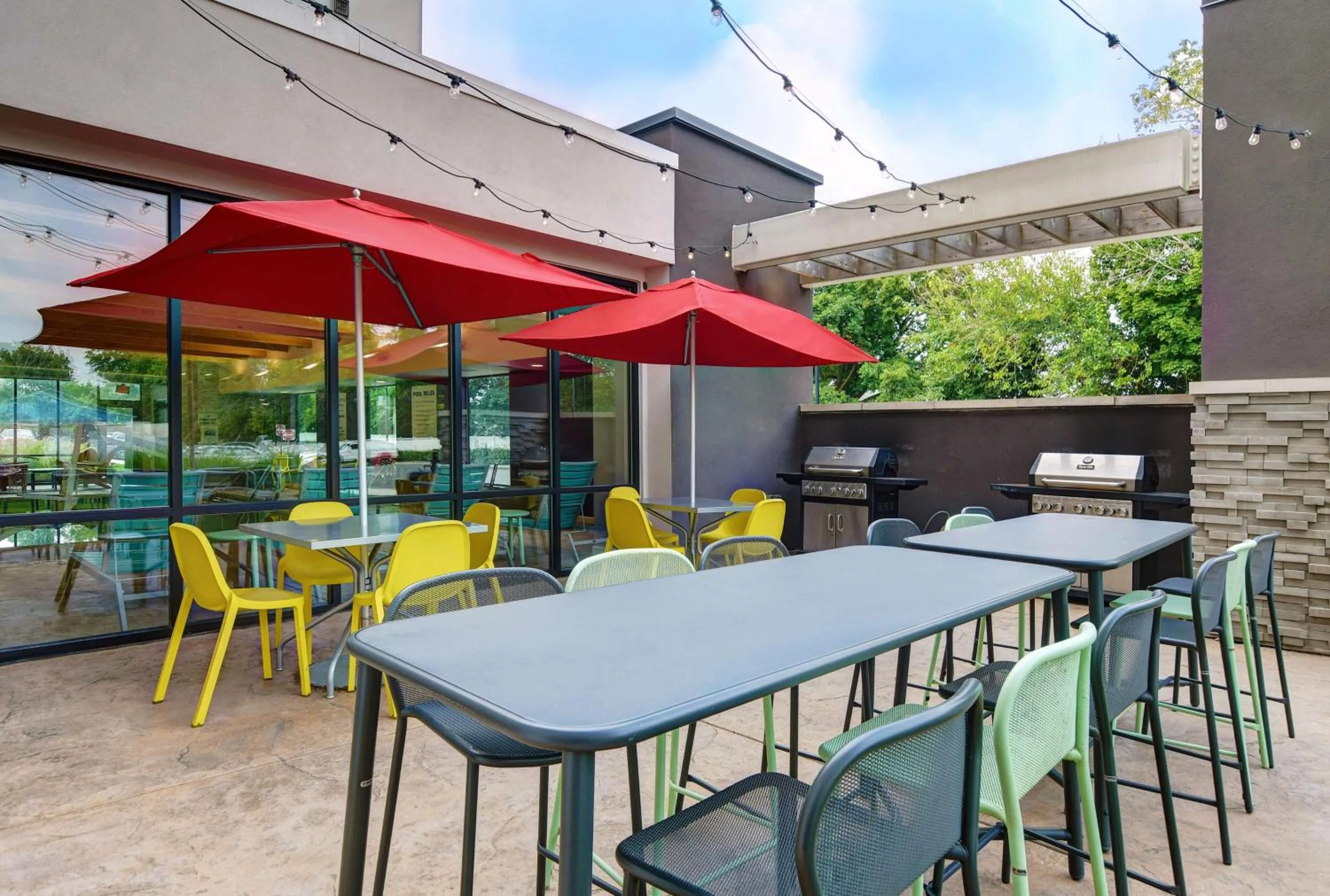 Dining area in Home2 Suites By Hilton Bordentown