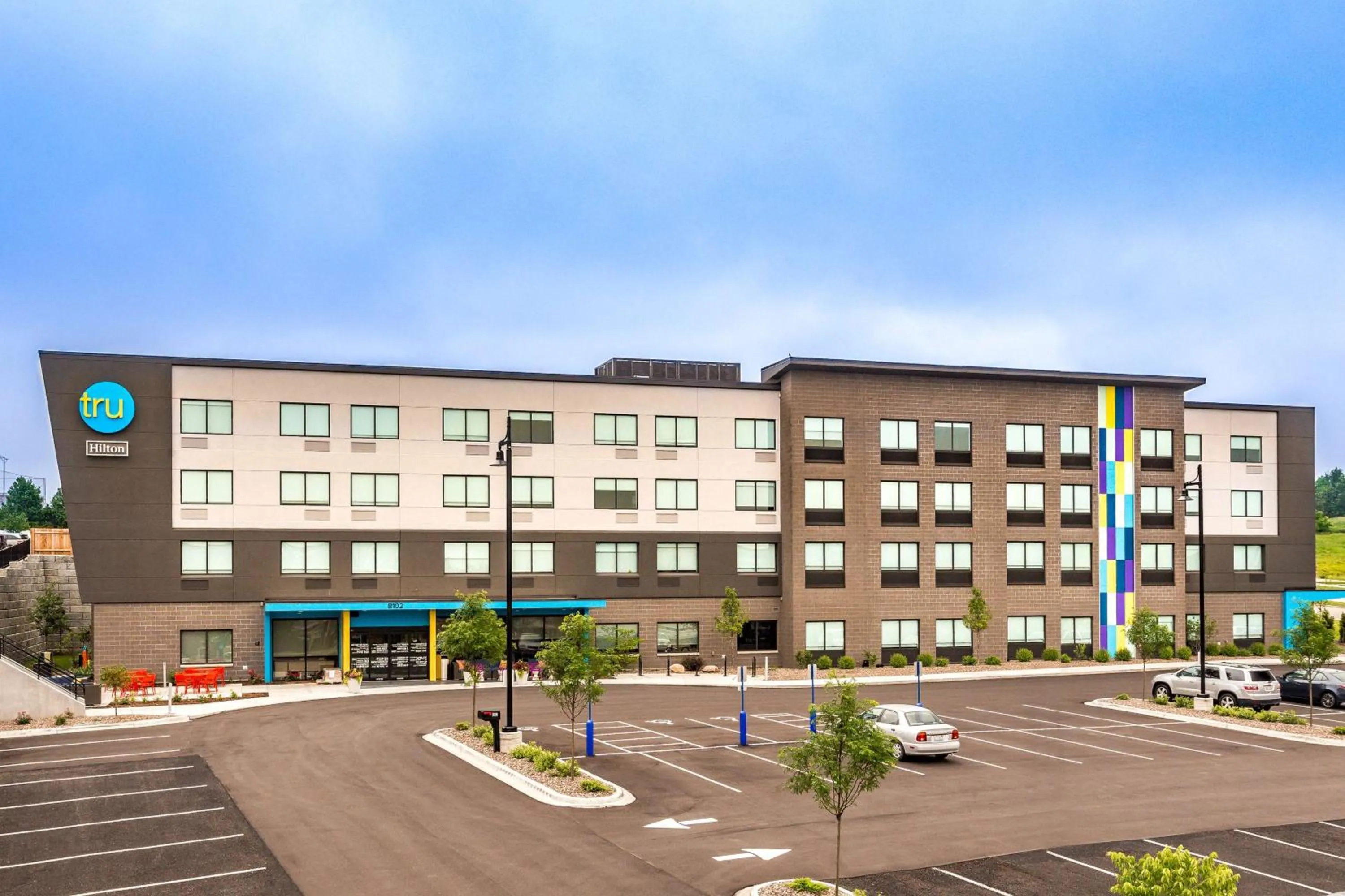 Property building in Tru By Hilton Madison West