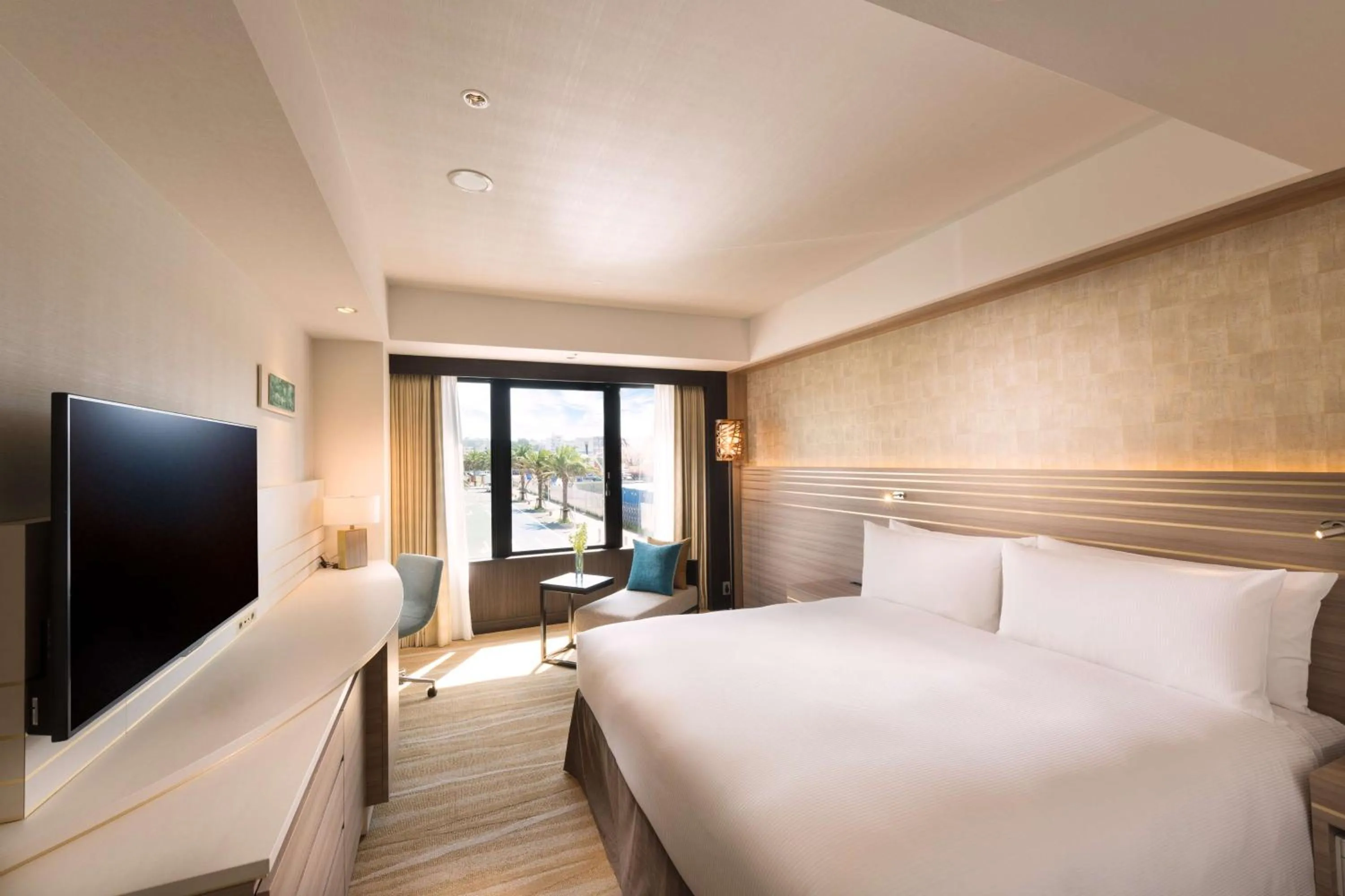 Bed in DoubleTree by Hilton Okinawa Chatan Resort
