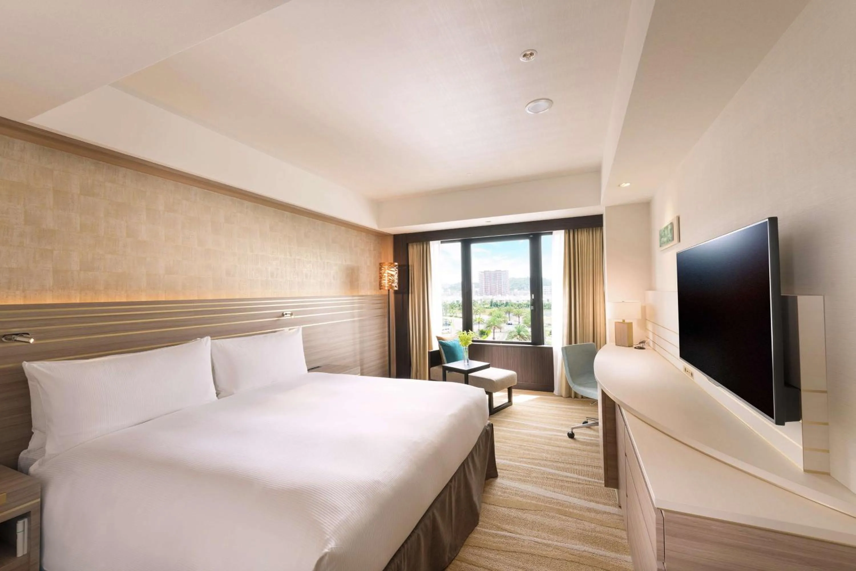 Bed in DoubleTree by Hilton Okinawa Chatan Resort