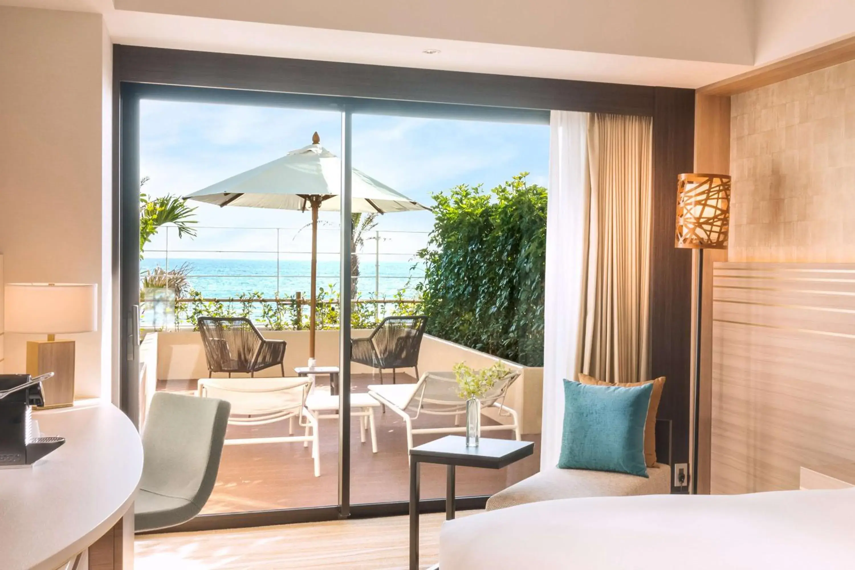 Bed in DoubleTree by Hilton Okinawa Chatan Resort Bed in DoubleTree by Hilton Okinawa Chatan Resort