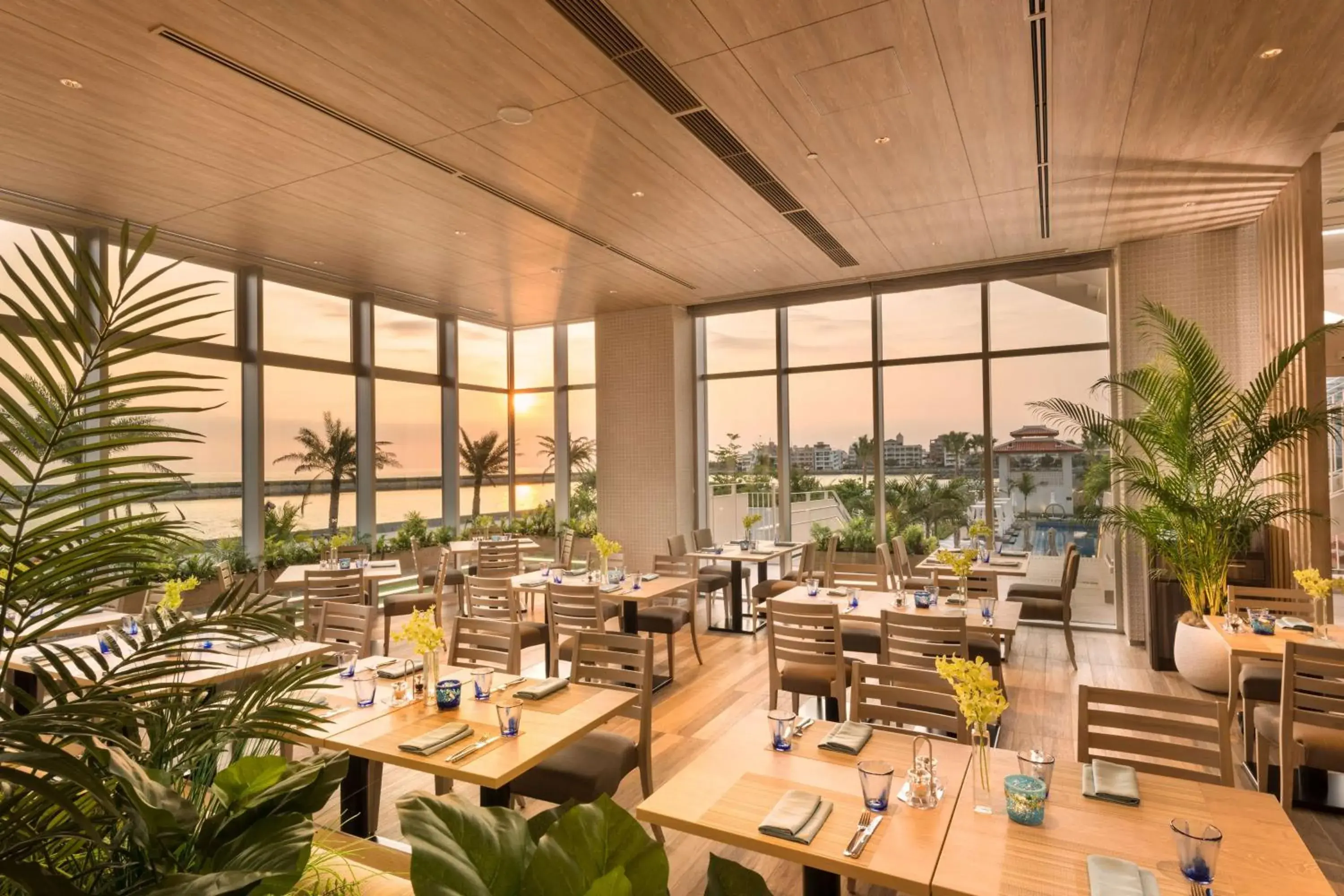 Restaurant/places to eat in DoubleTree by Hilton Okinawa Chatan Resort Restaurant/places to eat in DoubleTree by Hilton Okinawa Chatan Resort