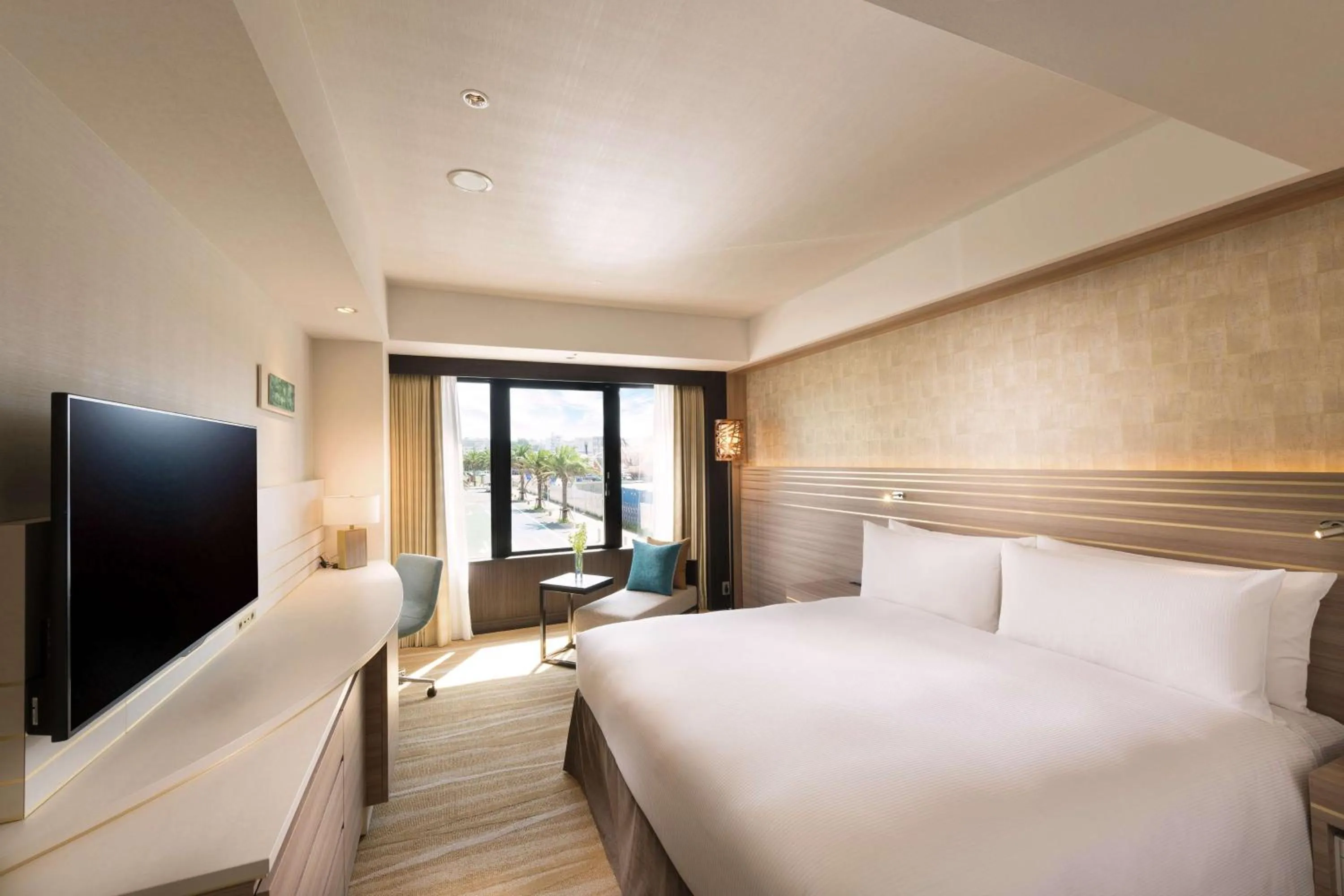 Bed in DoubleTree by Hilton Okinawa Chatan Resort