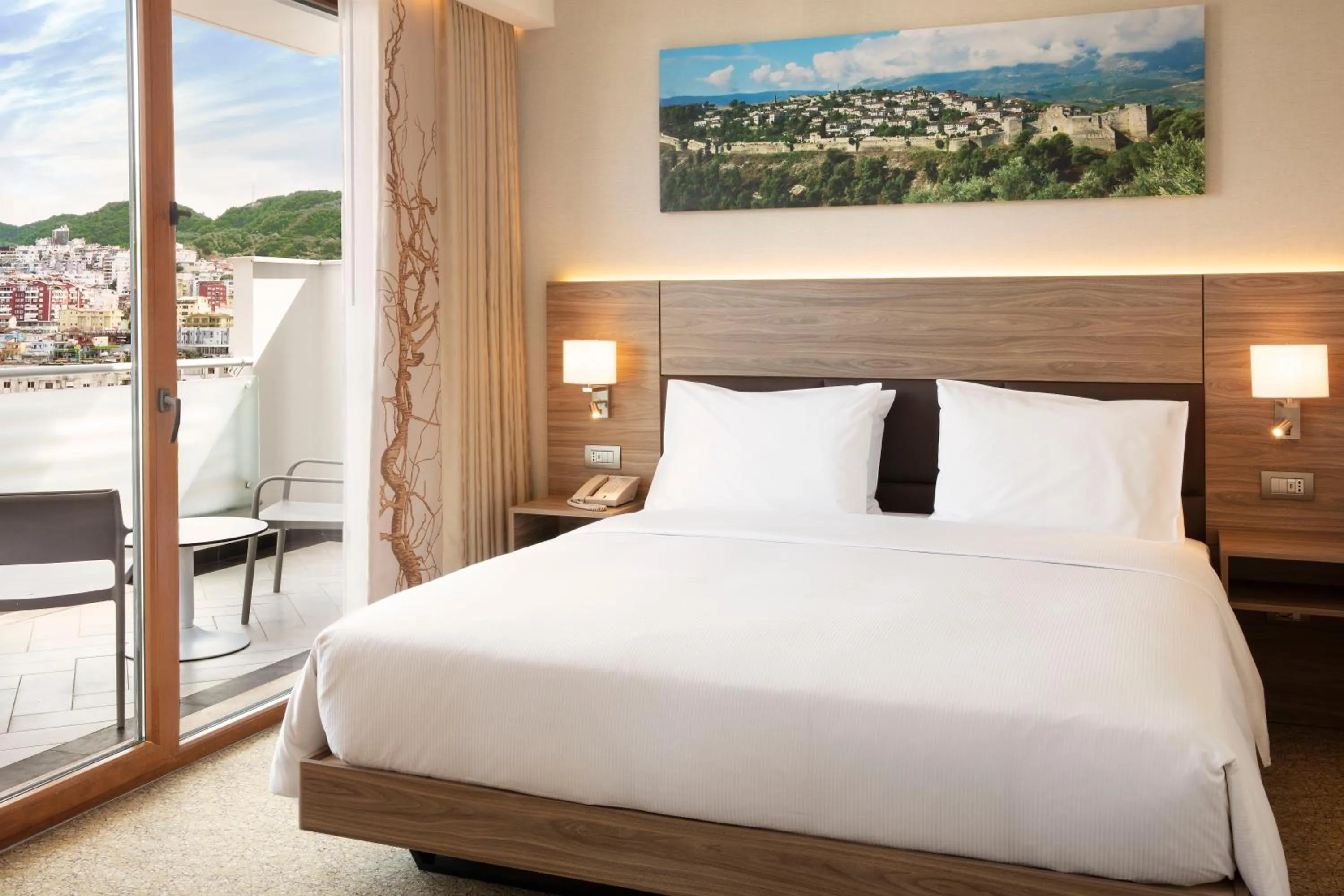 Property building, Bed in Hilton Garden Inn Tirana